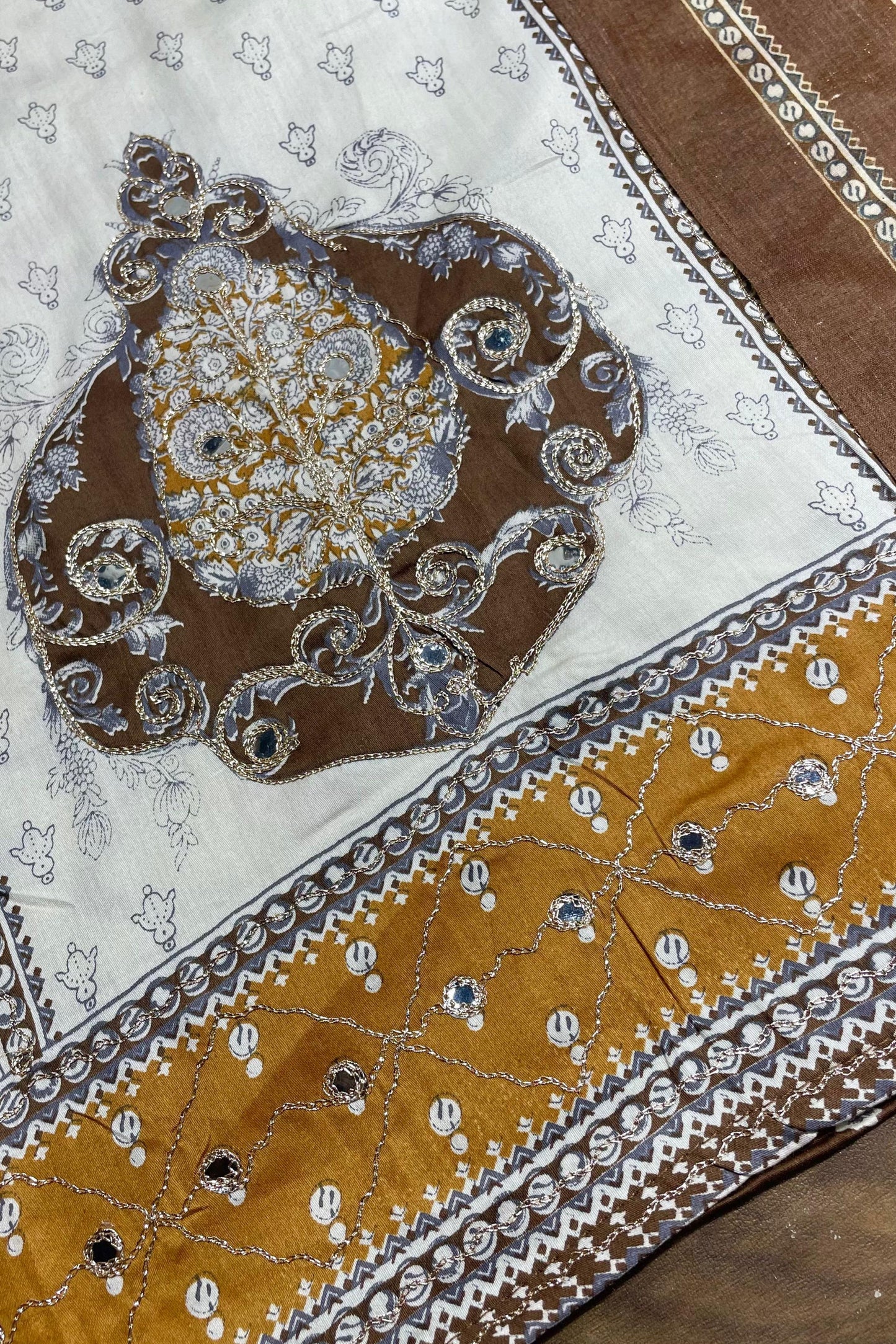 COTTON AARI EMBROIDERED COLLECTION | 5456
