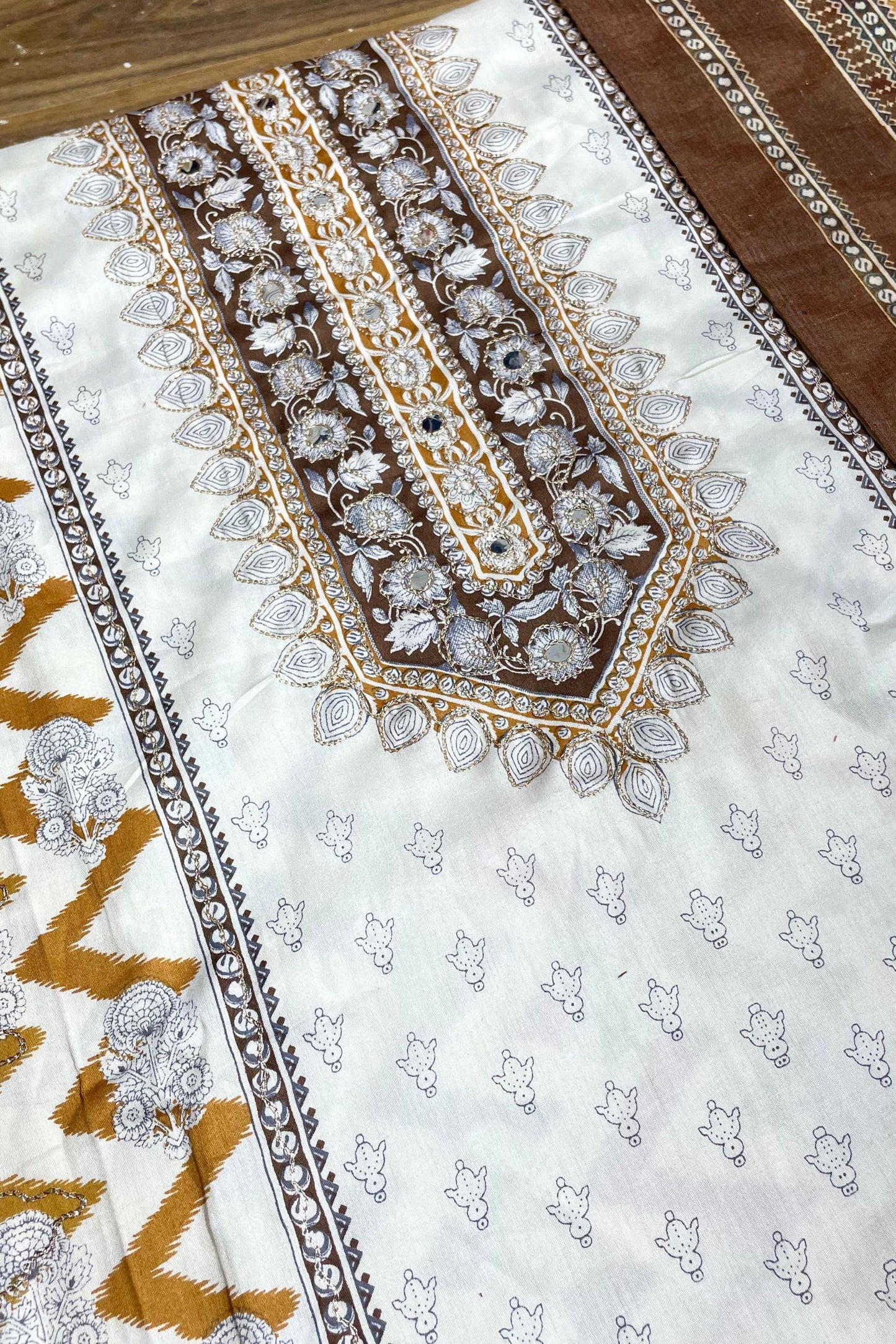COTTON AARI EMBROIDERED COLLECTION | 5456