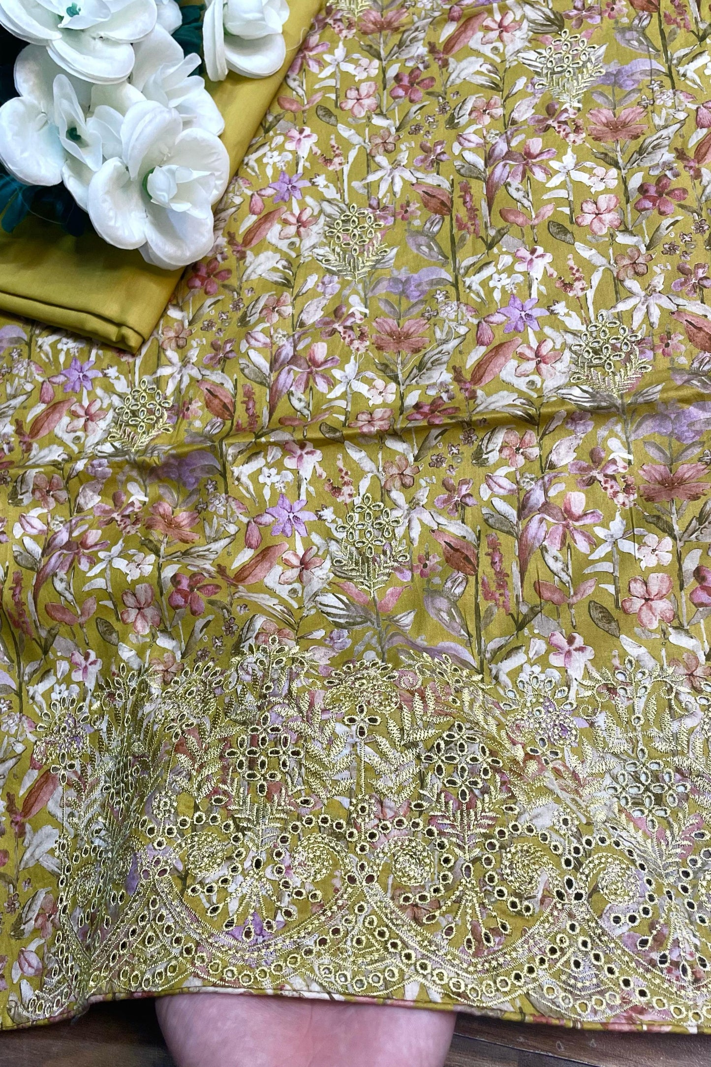 PURE COTTON EMBROIDERED PERFECTION | 1011