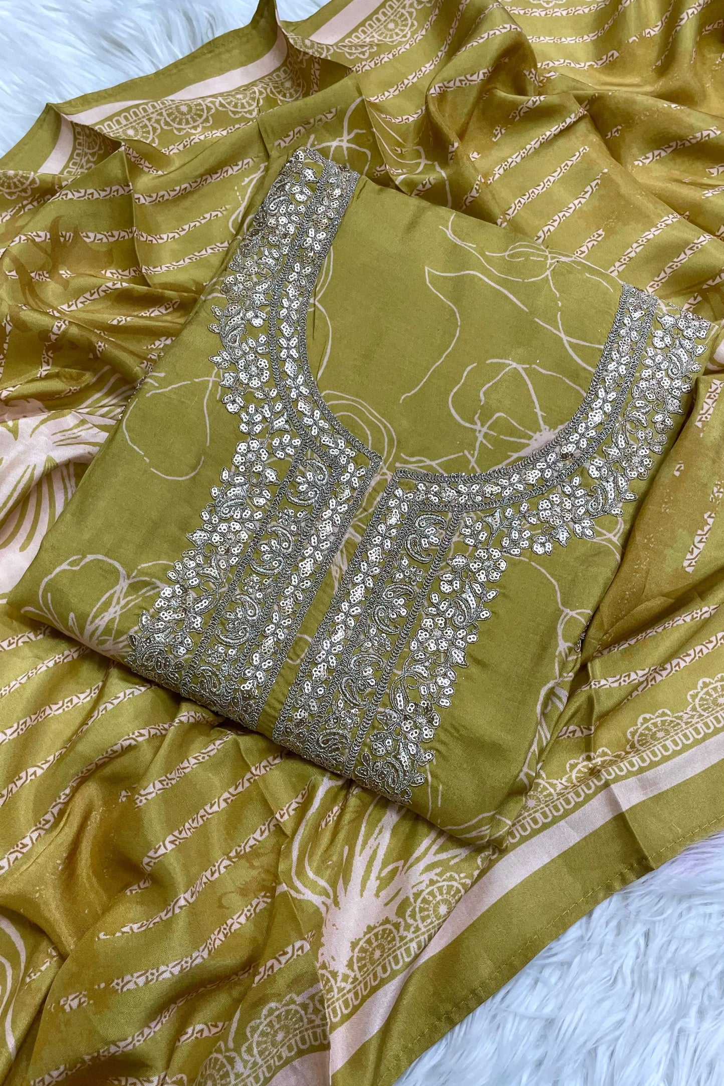 PURE MUSLIN AARI EMBROIDERED COLLECTION | 005