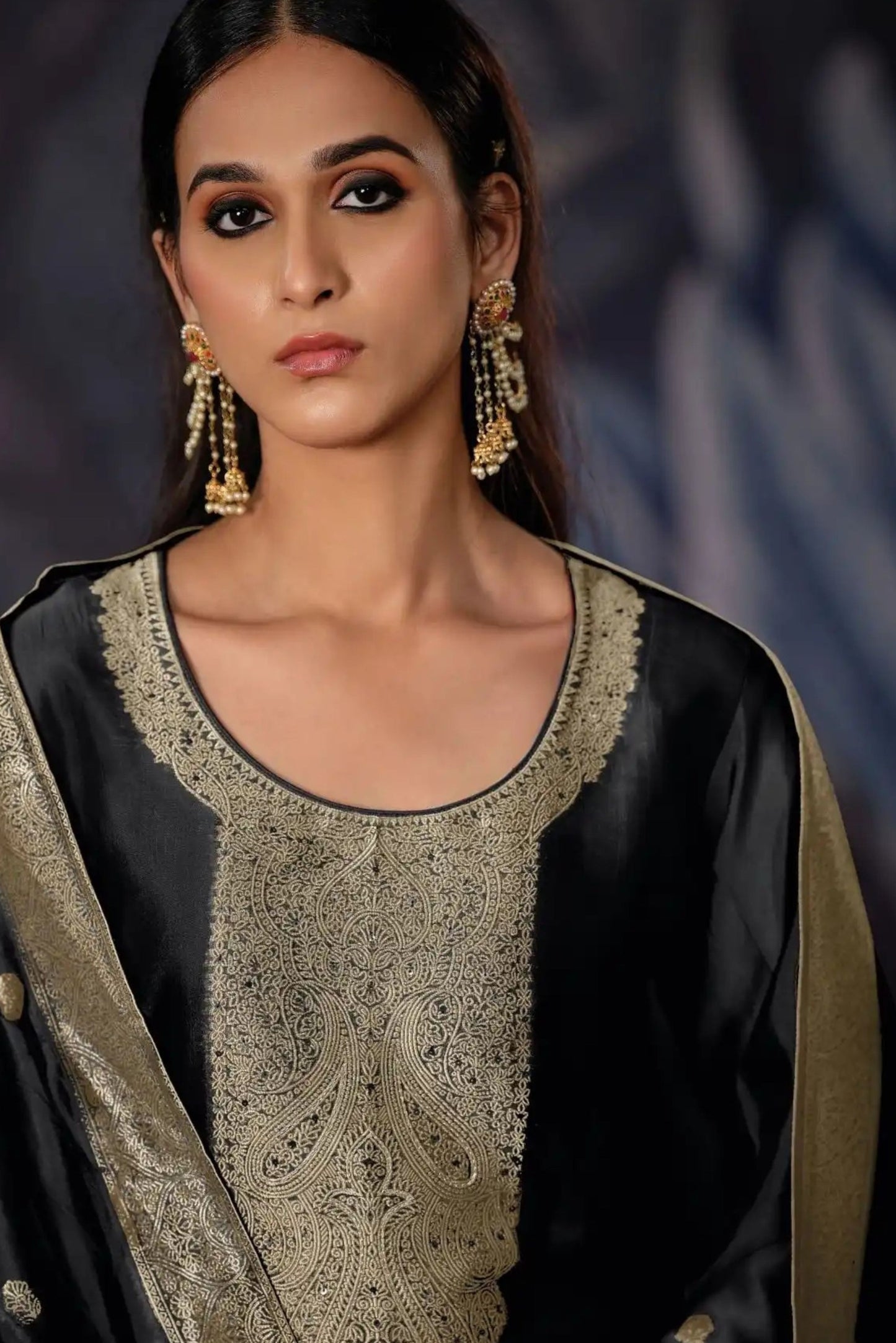 VRISA BLACK SPECIAL WOVEN WORK PERFECTION | 1004