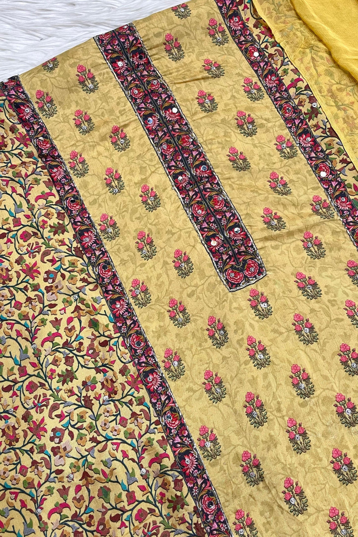 EXCLUSIVE MUSLIN HANDWORK COLLECTION | A-103