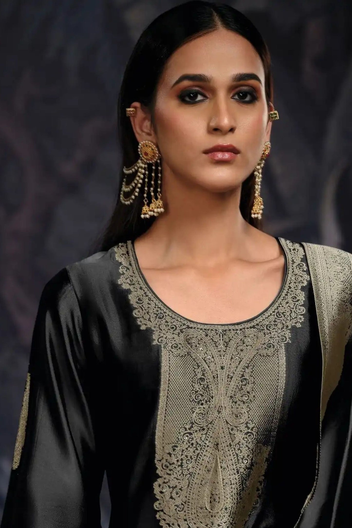 VRISA BLACK SPECIAL WOVEN WORK PERFECTION | 1002