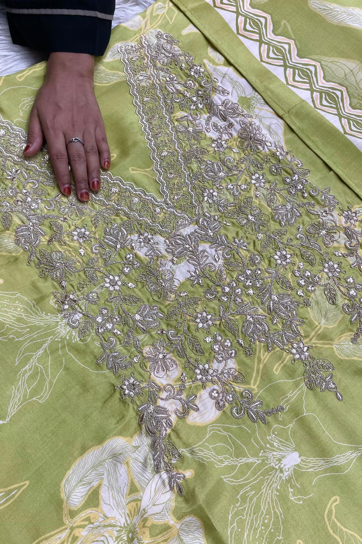 PURE MUSLIN AARI EMBROIDERED COLLECTION | 002