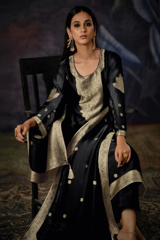 VRISA BLACK SPECIAL WOVEN WORK PERFECTION | 1006