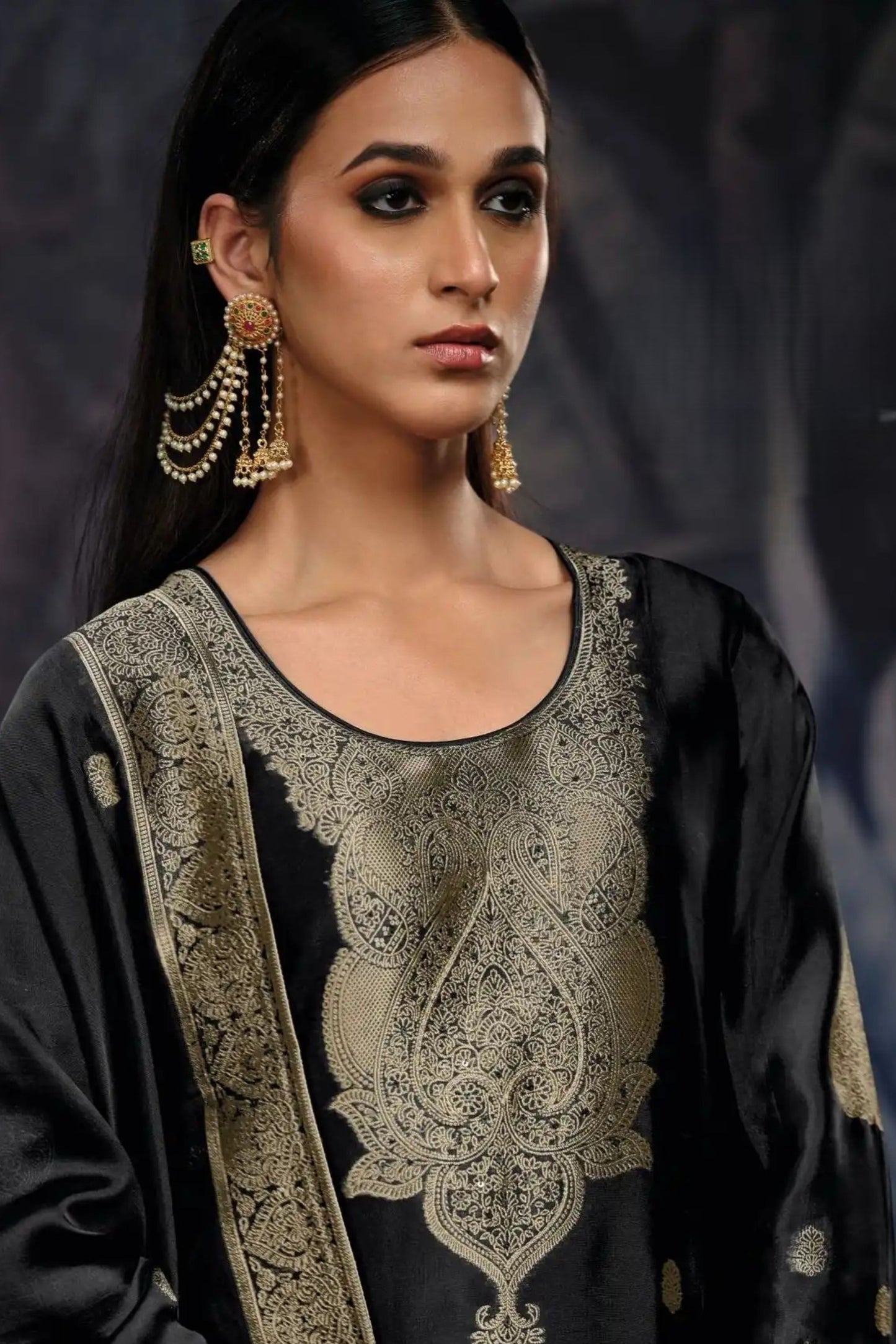 VRISA BLACK SPECIAL WOVEN WORK PERFECTION | 1003