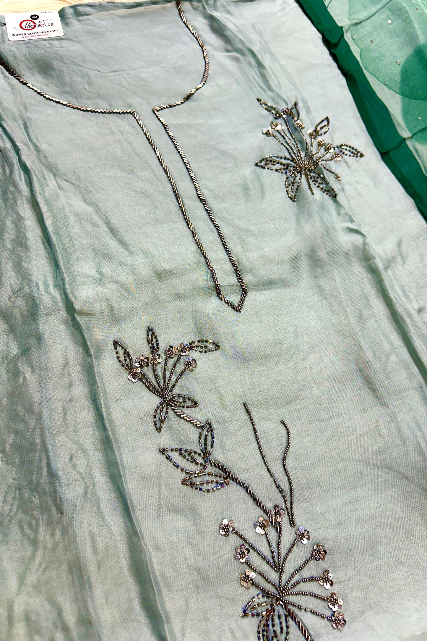 EMBROIDERED ELEGANCE COLLECTION | 889