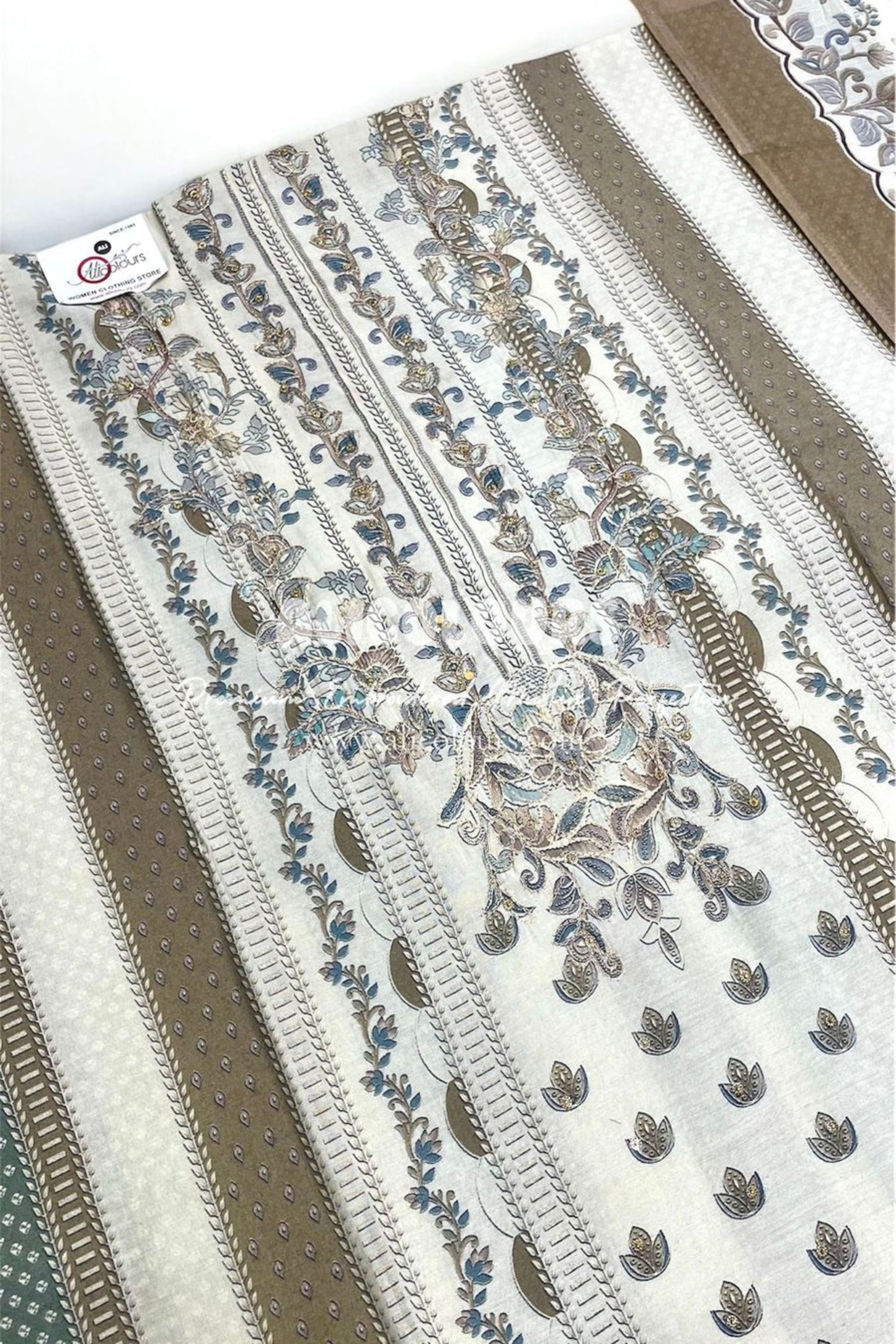 PREMIUM MUSLIN THREAD EMBROIDERED PERFECTION | 0989