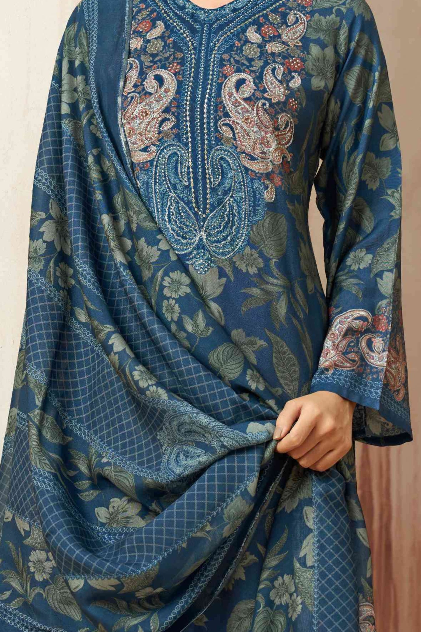 GULNAAZ | 1401