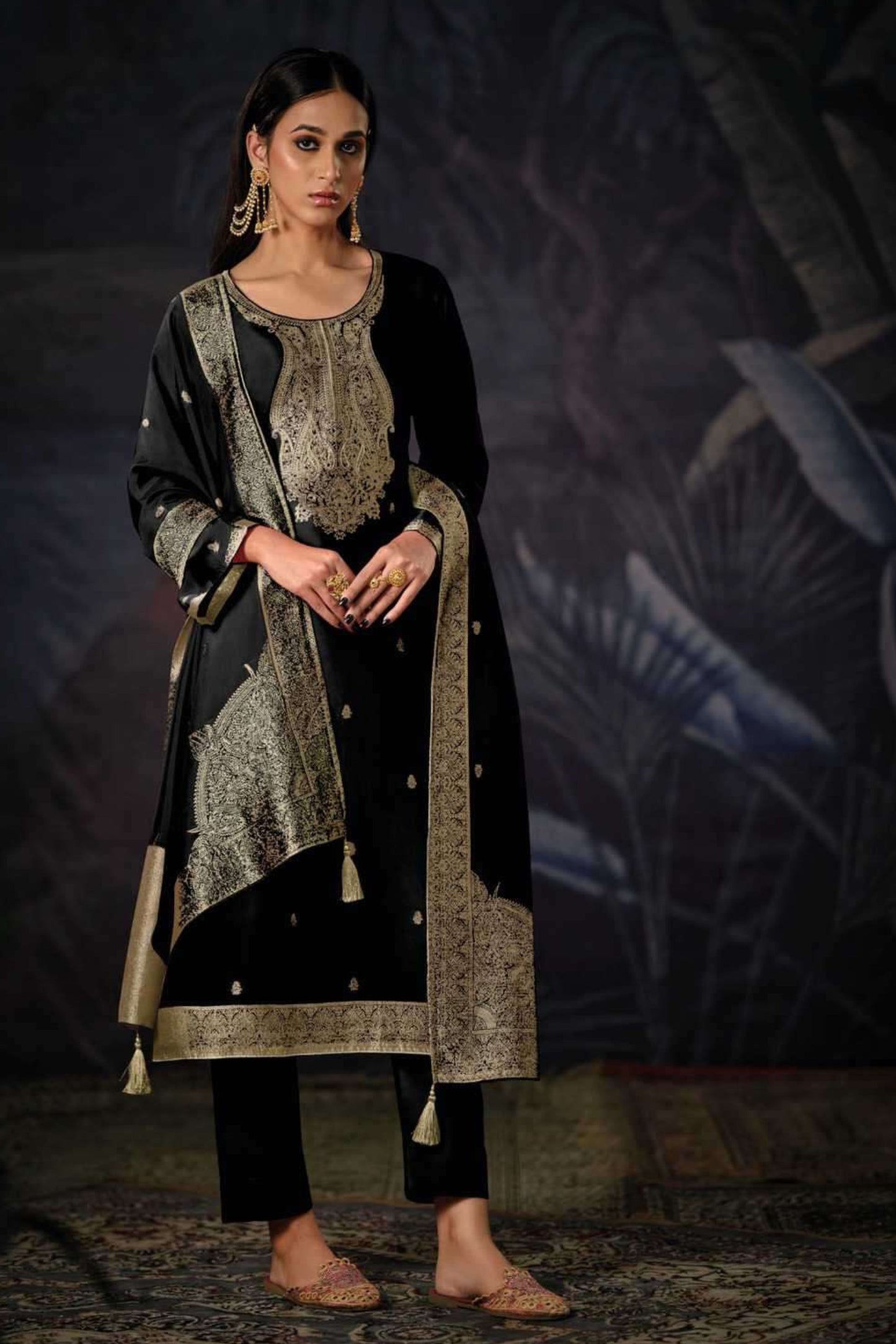 VRISA BLACK SPECIAL WOVEN WORK PERFECTION | 1001