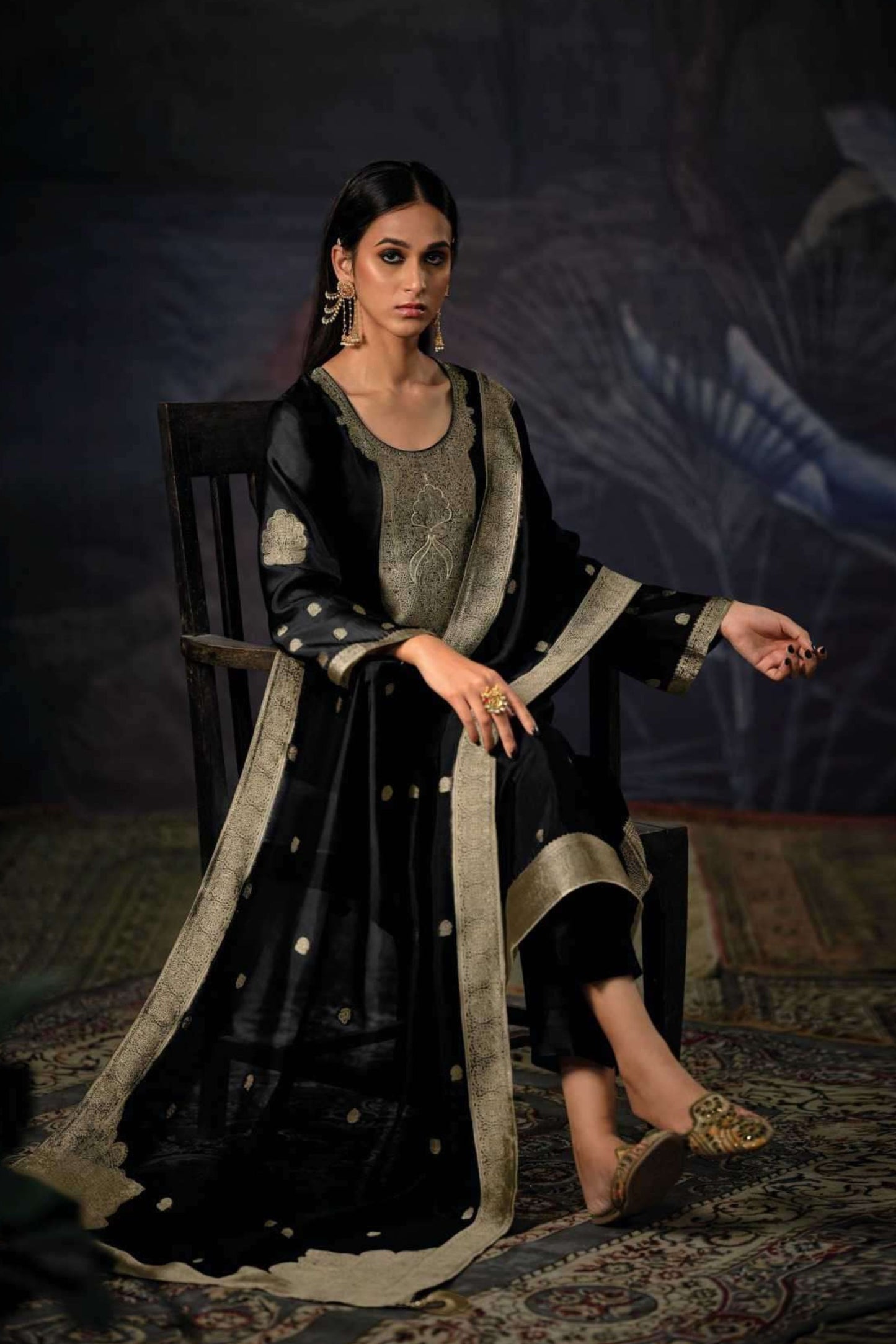 VRISA BLACK SPECIAL WOVEN WORK PERFECTION | 1005