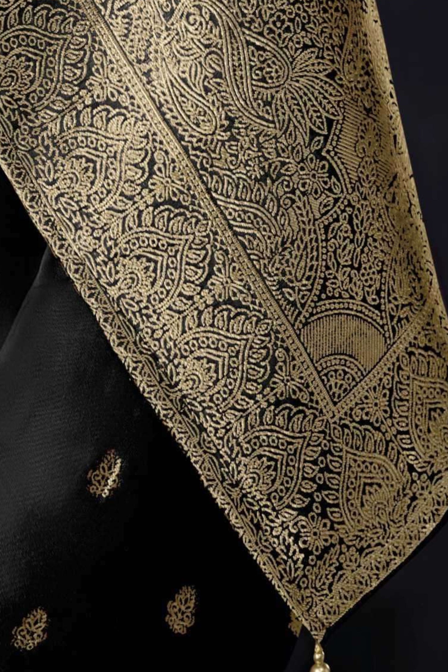 VRISA BLACK SPECIAL WOVEN WORK PERFECTION | 1001