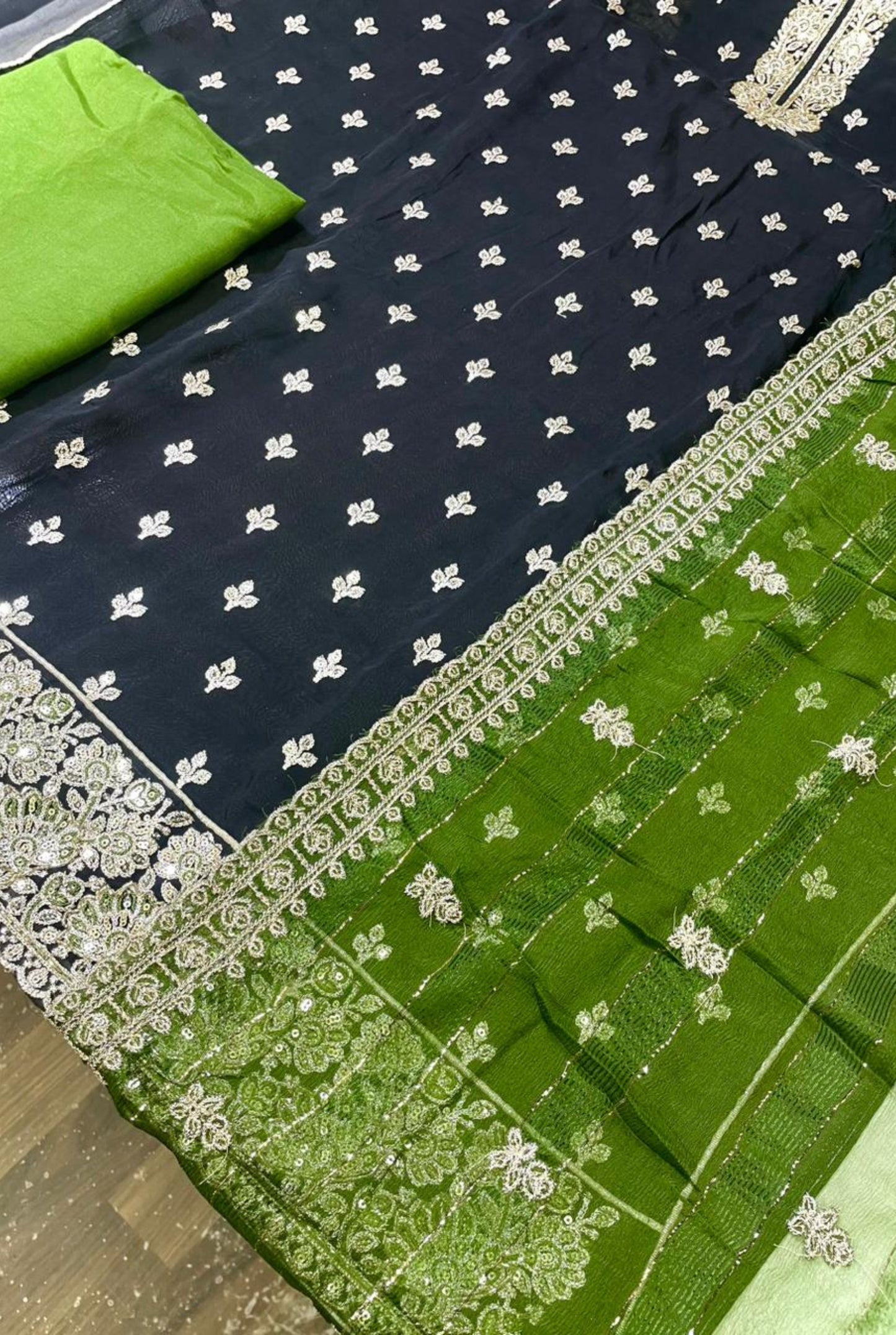 Luxury Traditional Embroidery Suit || 2203