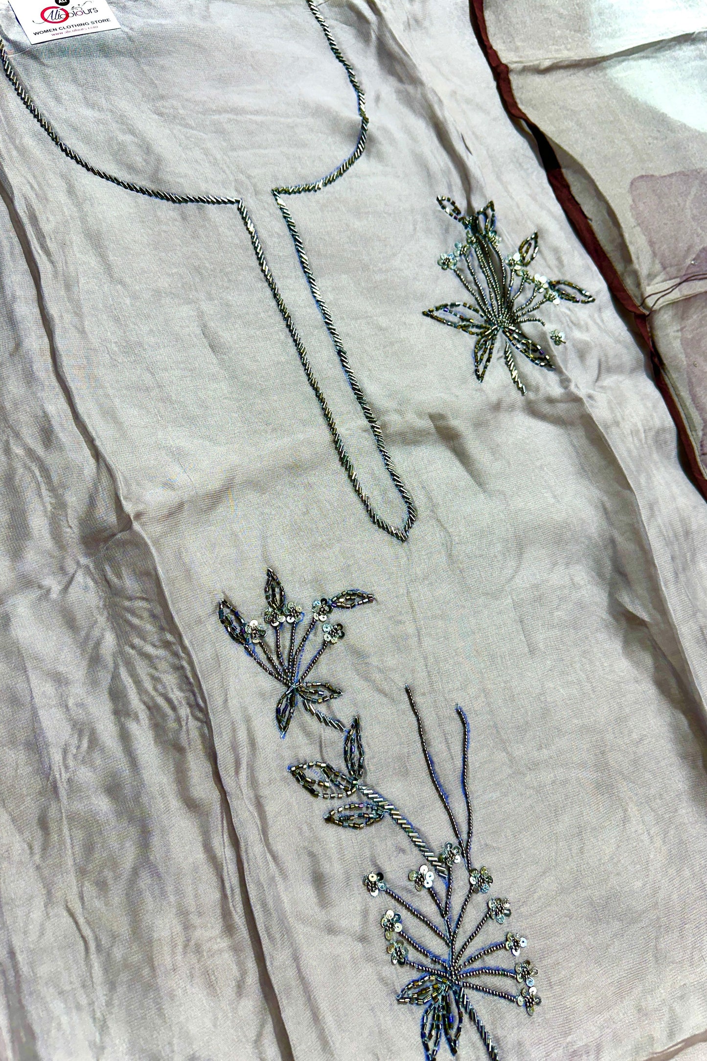 EMBROIDERED ELEGANCE COLLECTION | 890