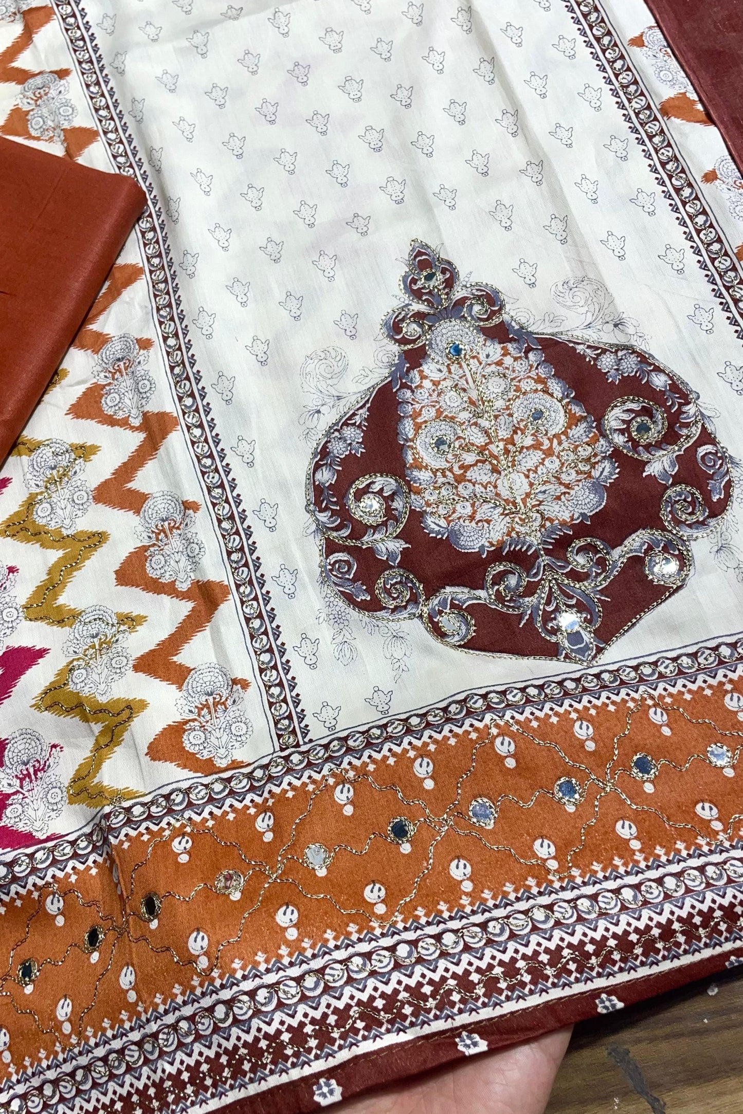 COTTON AARI EMBROIDERED COLLECTION | 5457