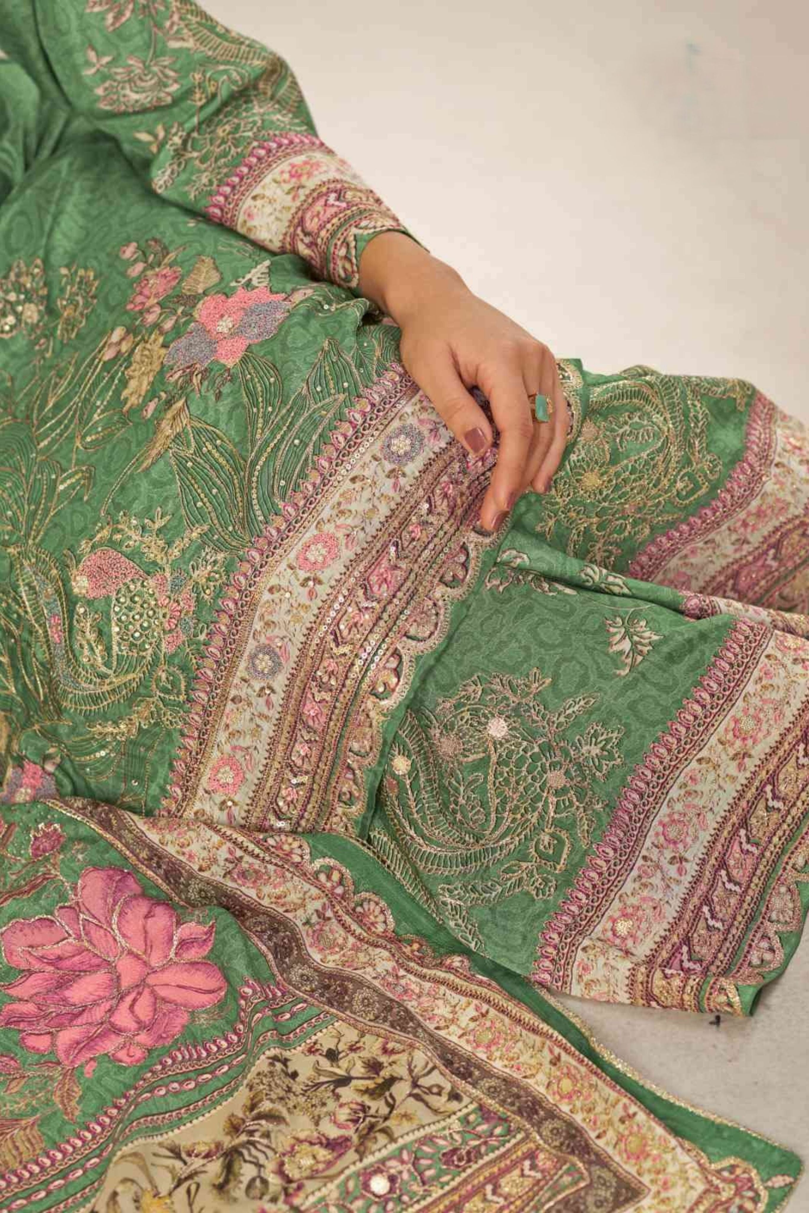 SAACHI | 10 | 1002
