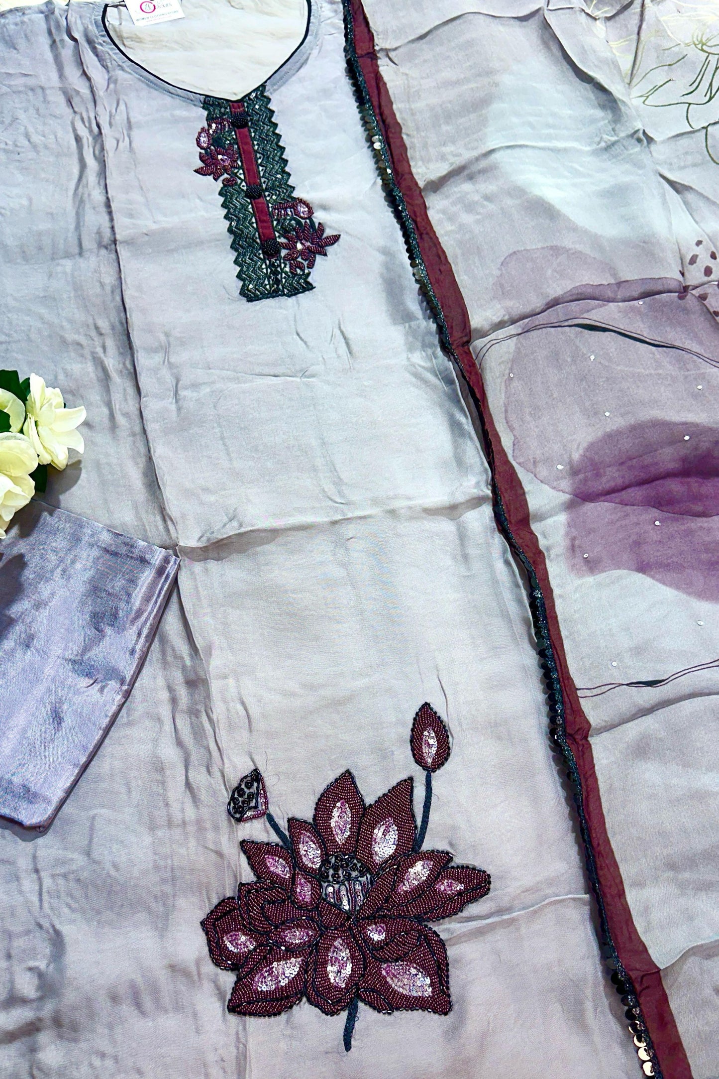 EMBROIDERED ELEGANCE COLLECTION | 884