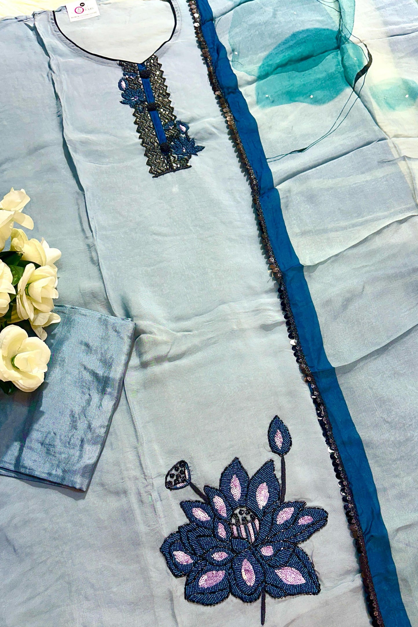 EMBROIDERED ELEGANCE COLLECTION | 886