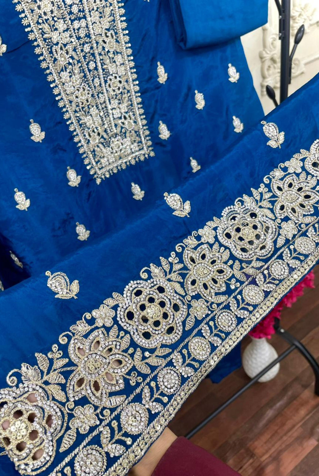 Luxurious Ethnic Grace | 502