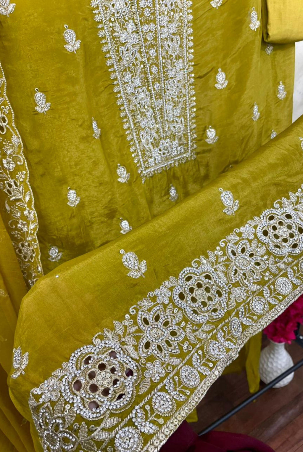 Luxurious Ethnic Grace | 501