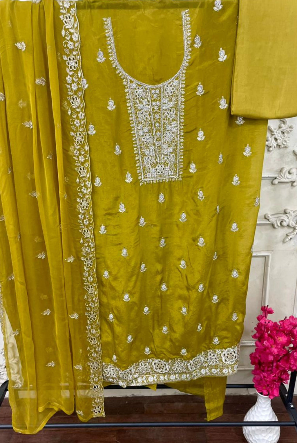 Luxurious Ethnic Grace | 501