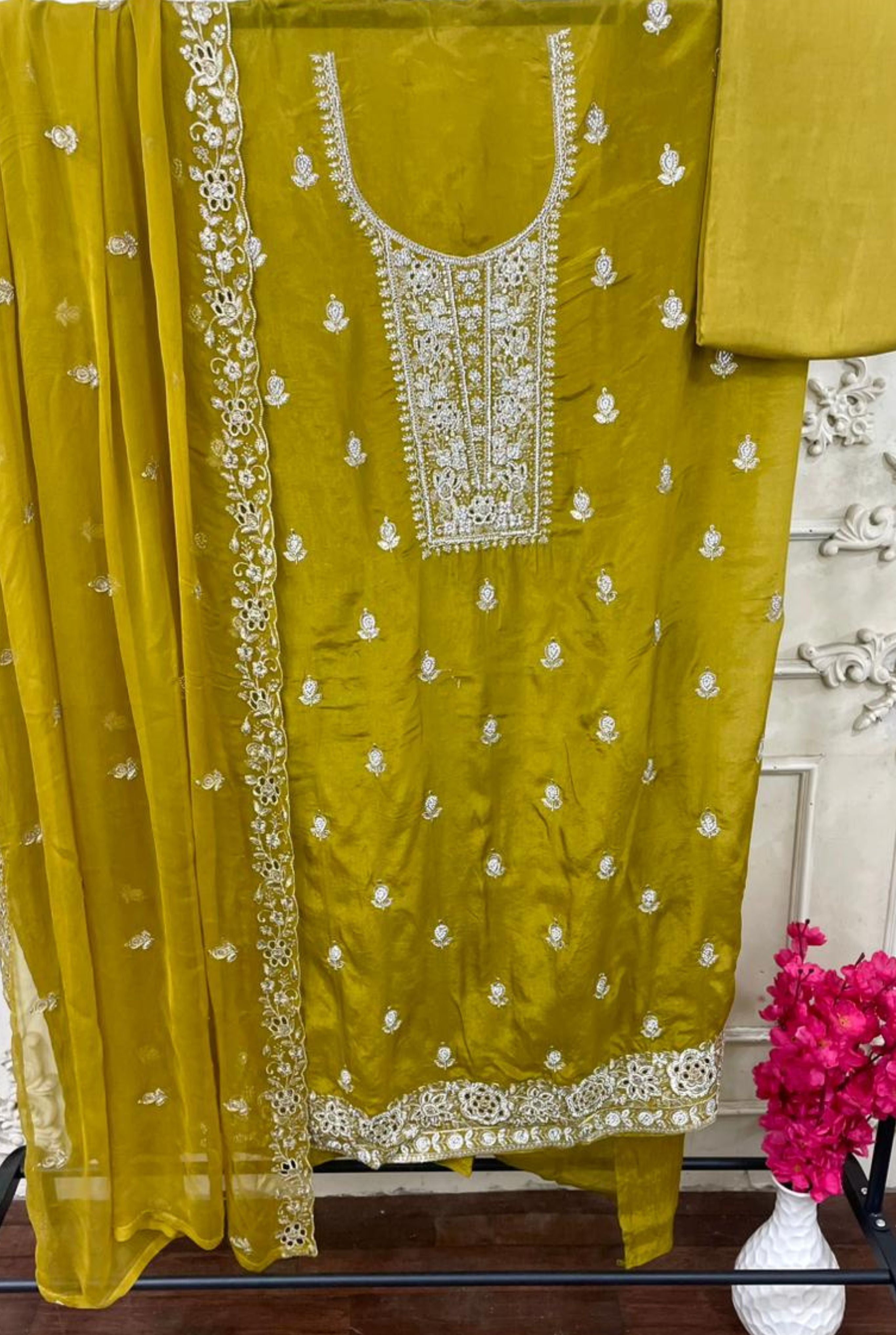 Luxurious Ethnic Grace | 501