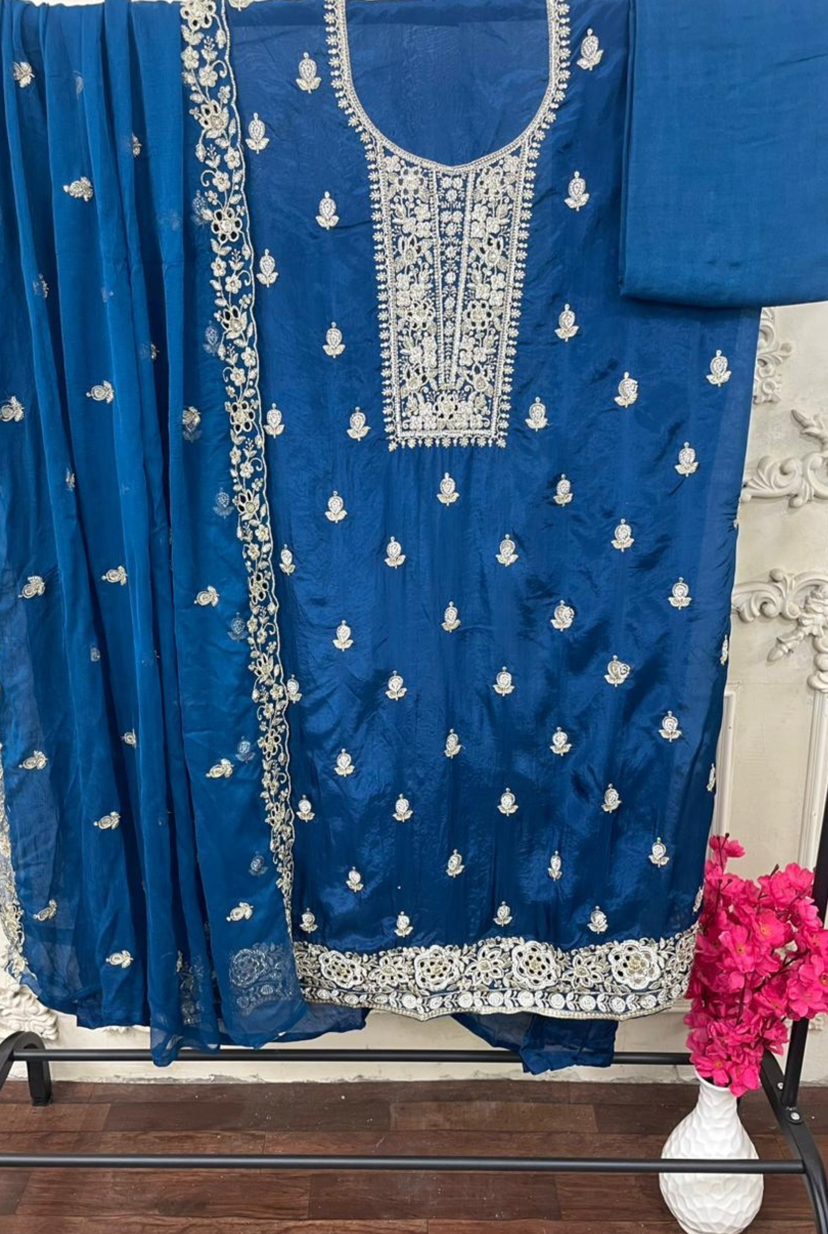 Luxurious Ethnic Grace | 502