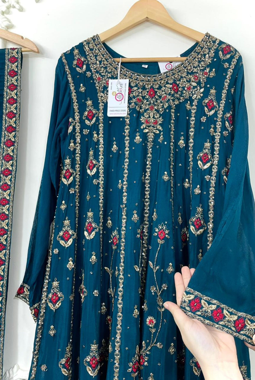 Traditional Luxury Embroidery | 6602