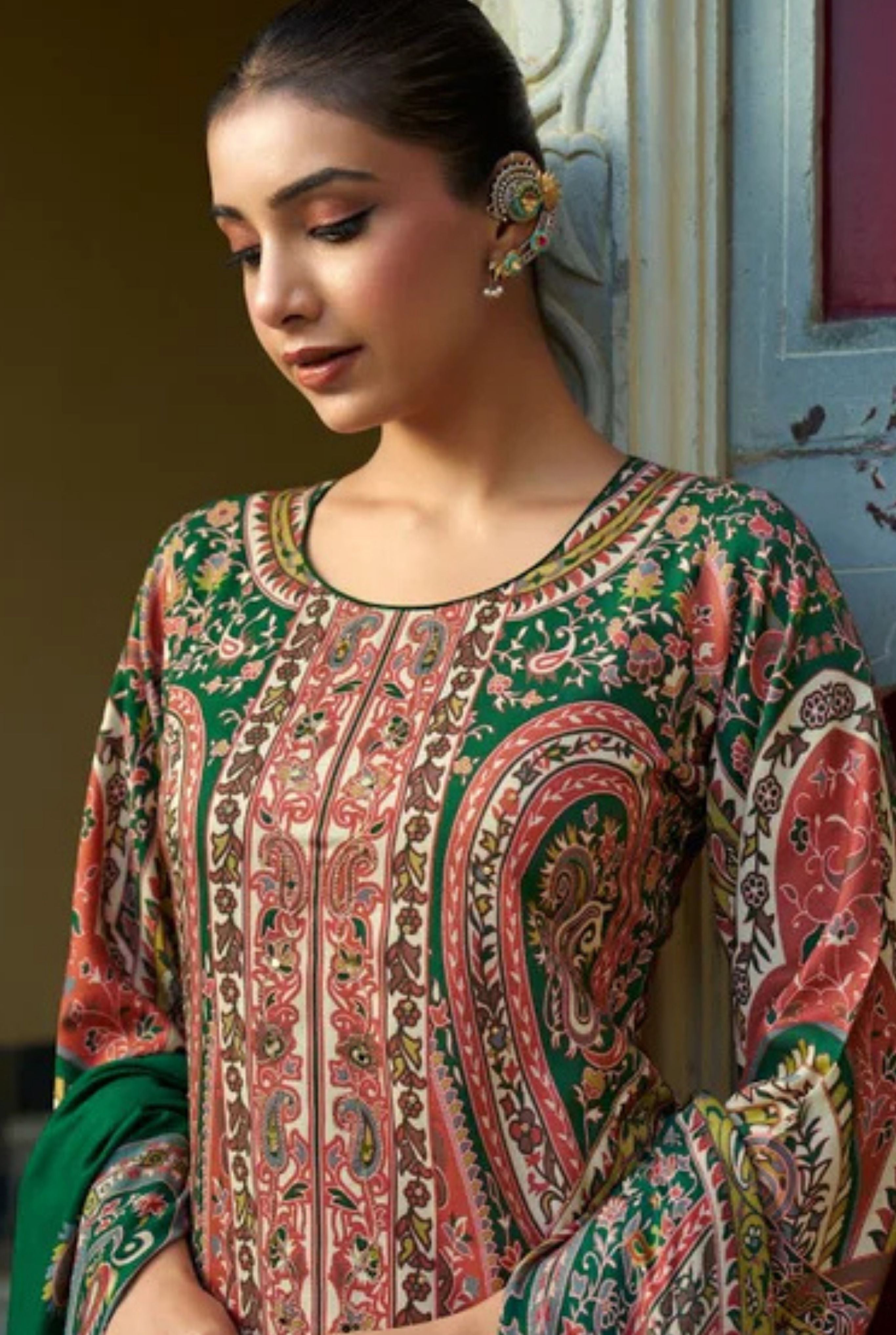 Royal Kashmiri Art Ensemble | 3104