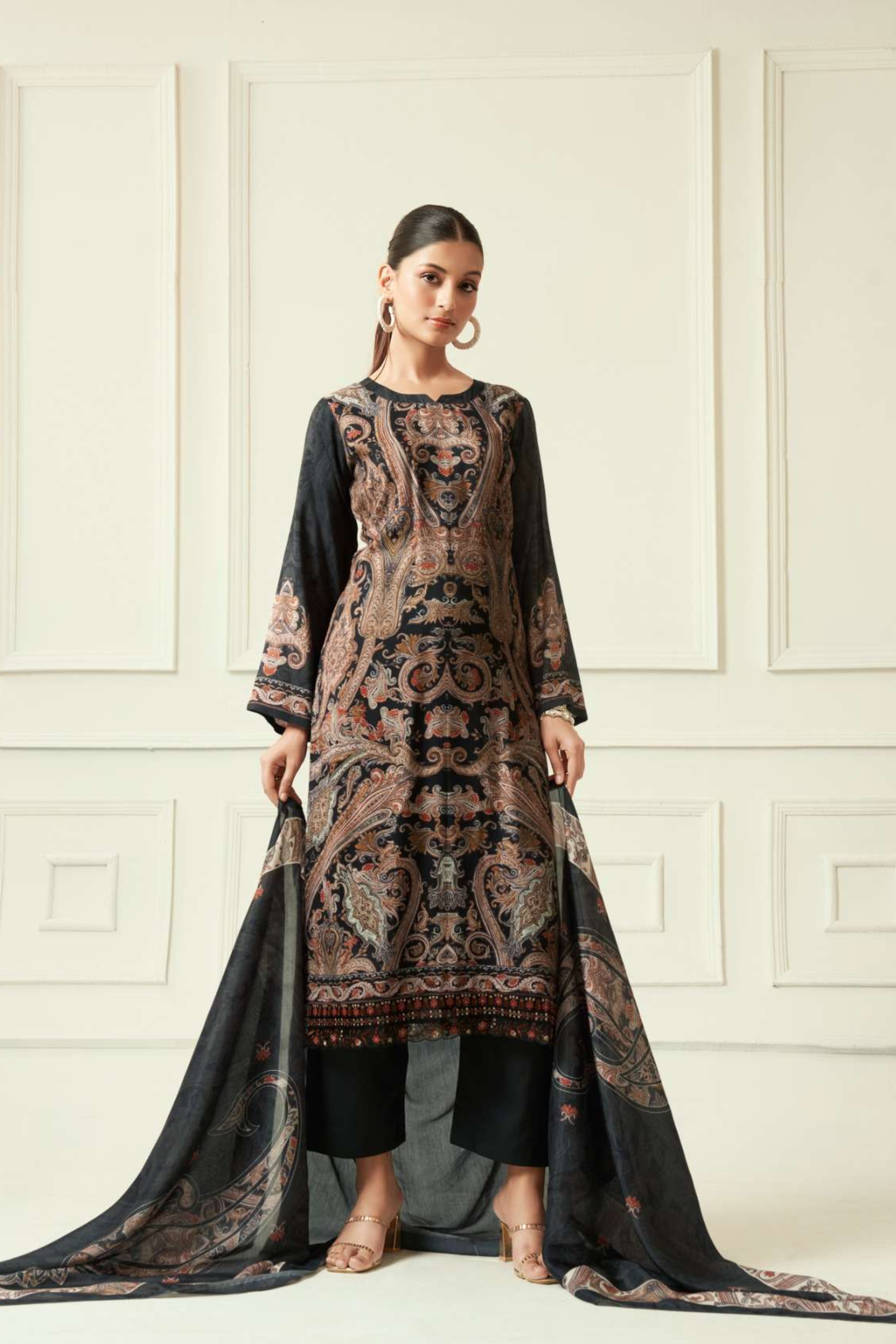 Elegance Royal Muslin Suit