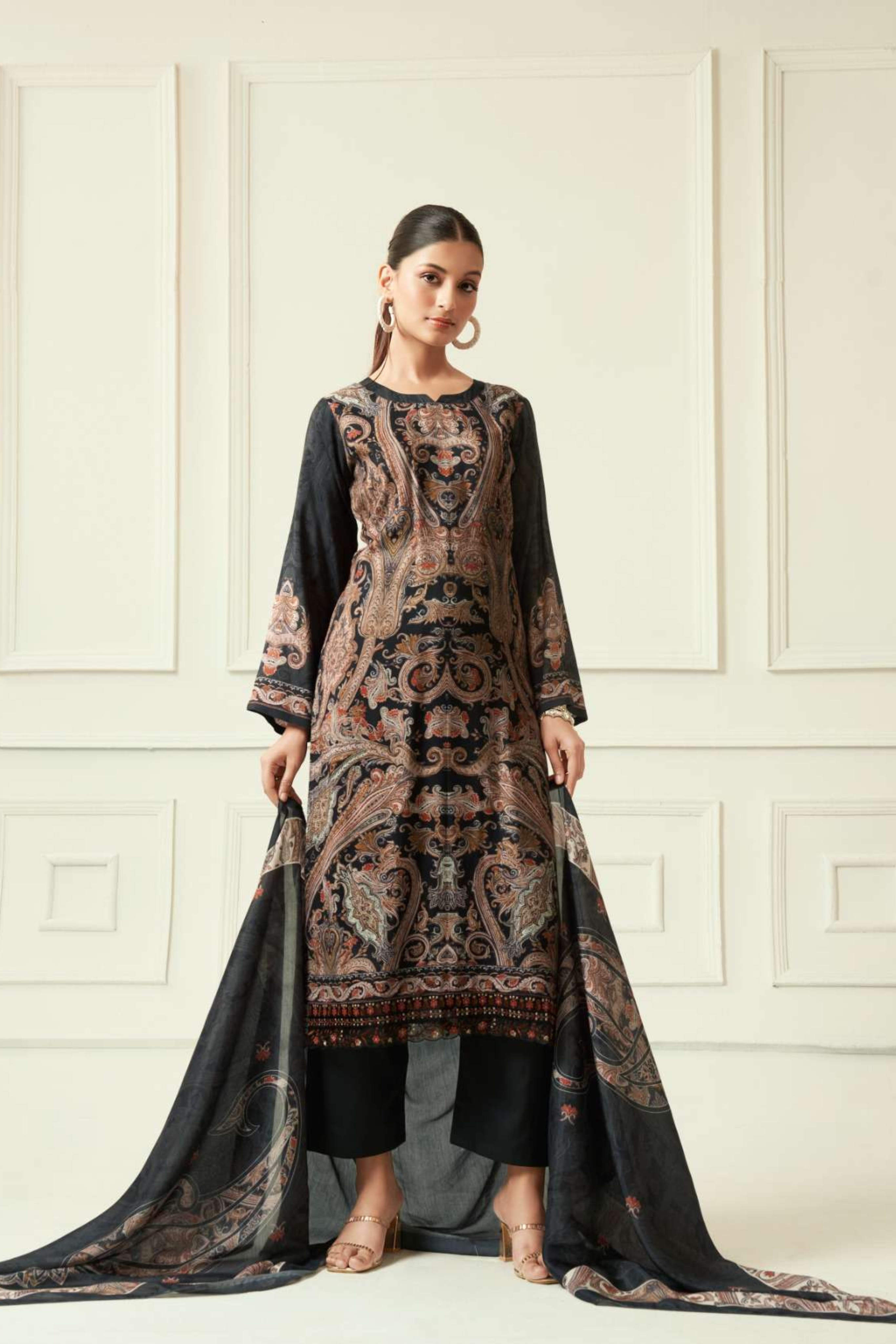 Elegance Royal Muslin Suit