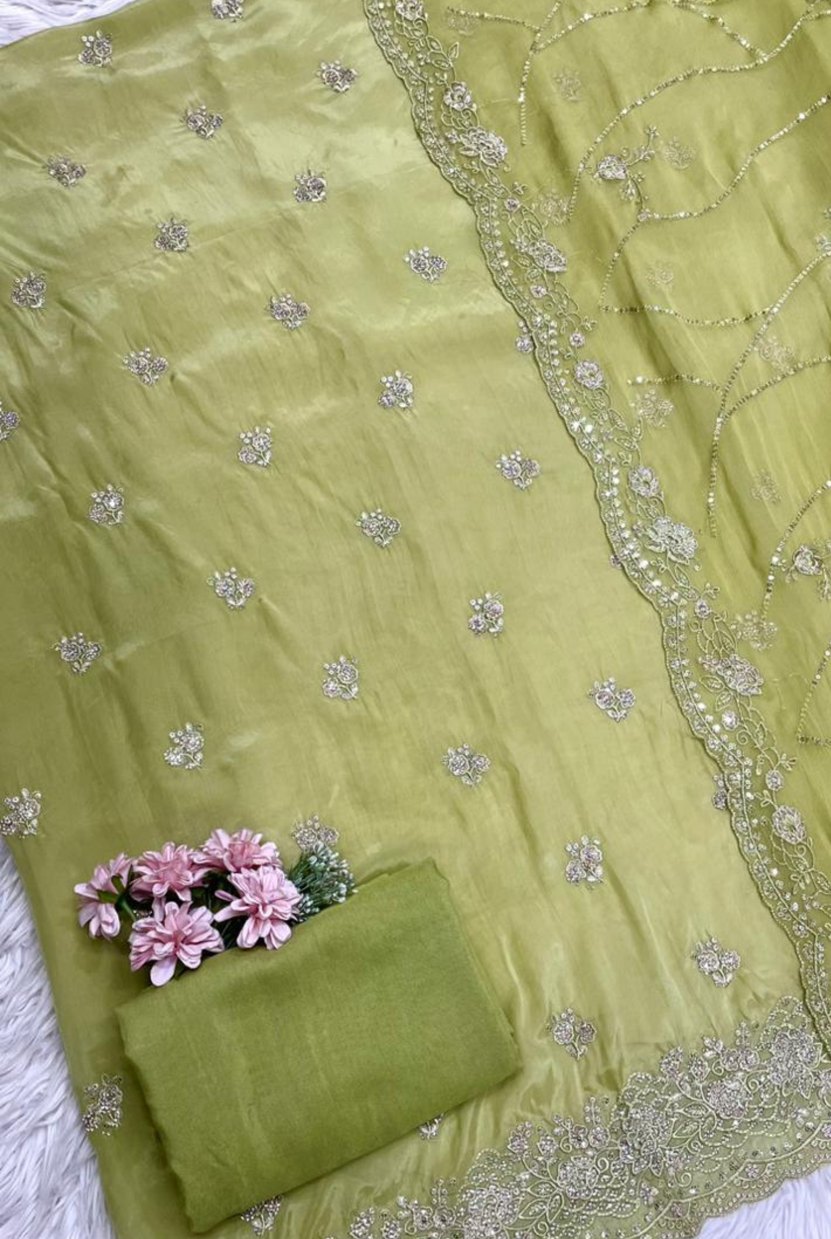 Royal Grace Embroidered Set | 1004