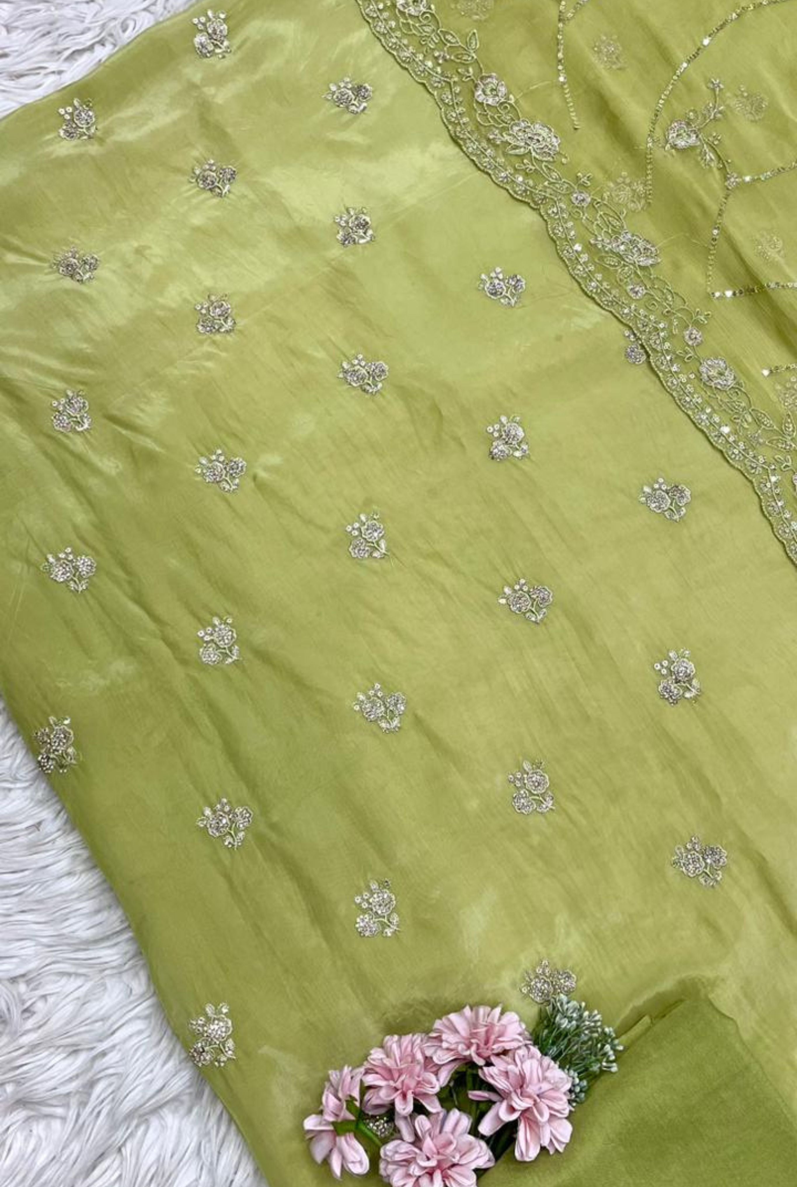 Royal Grace Embroidered Set | 1004