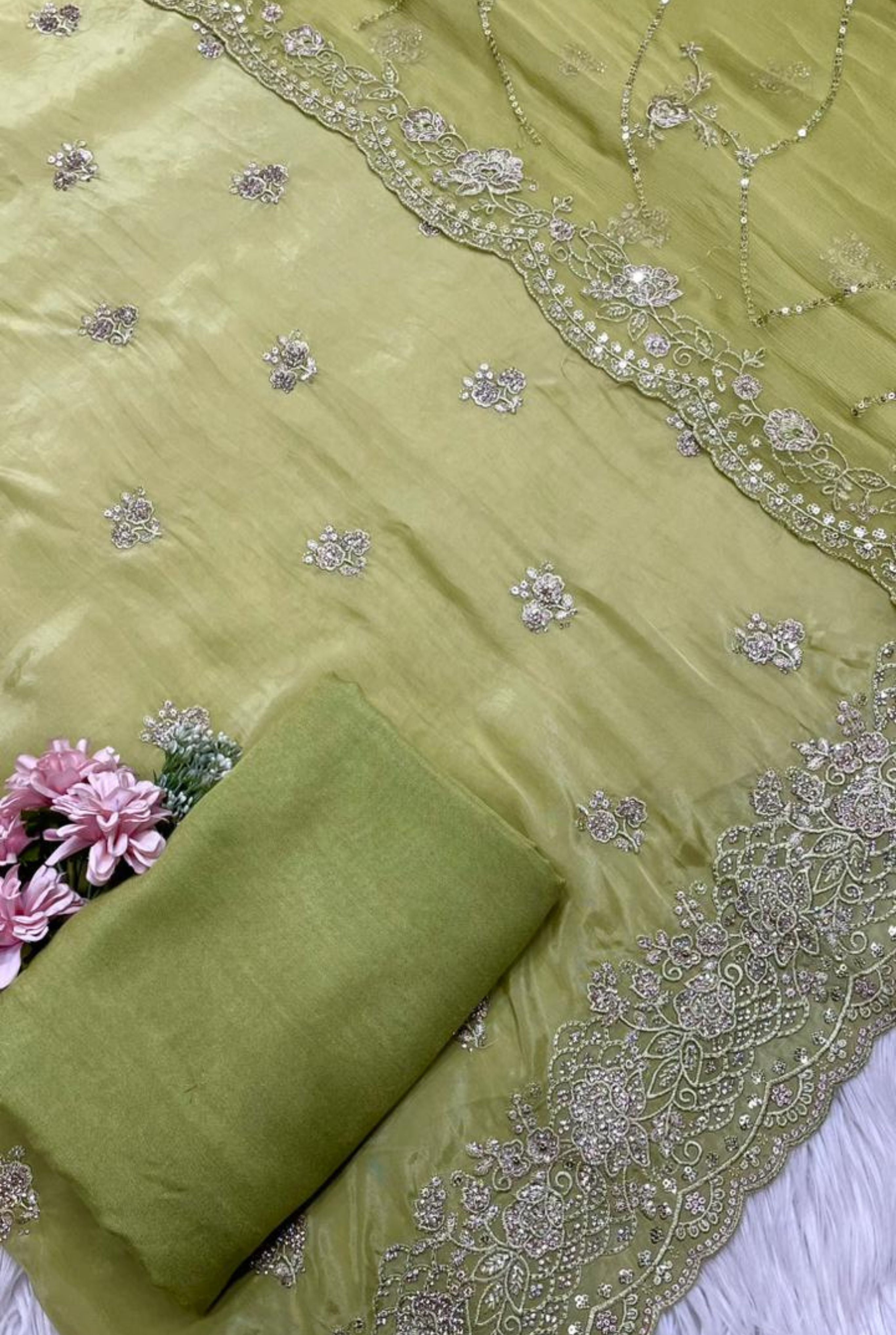 Royal Grace Embroidered Set | 1004