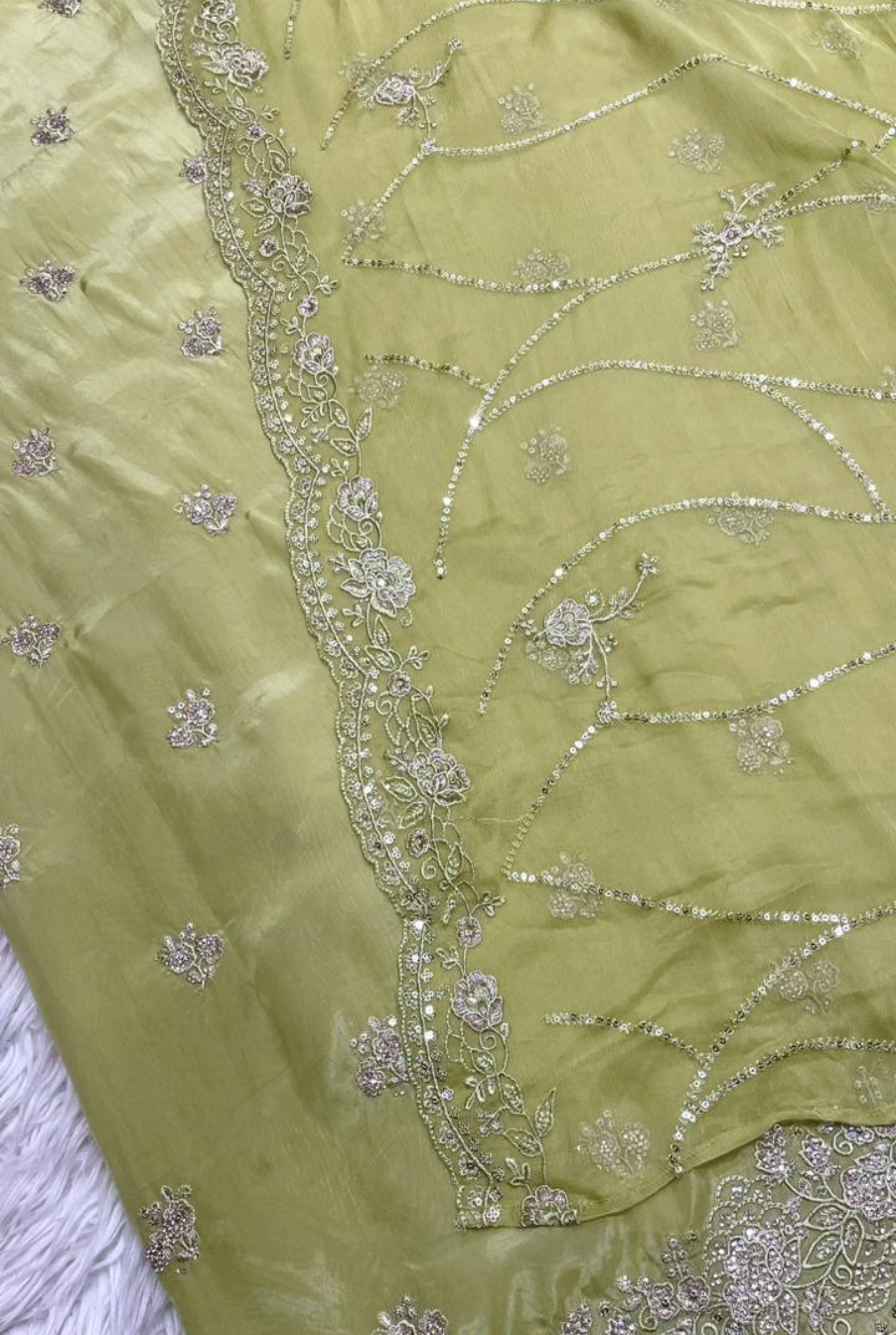 Royal Grace Embroidered Set | 1004