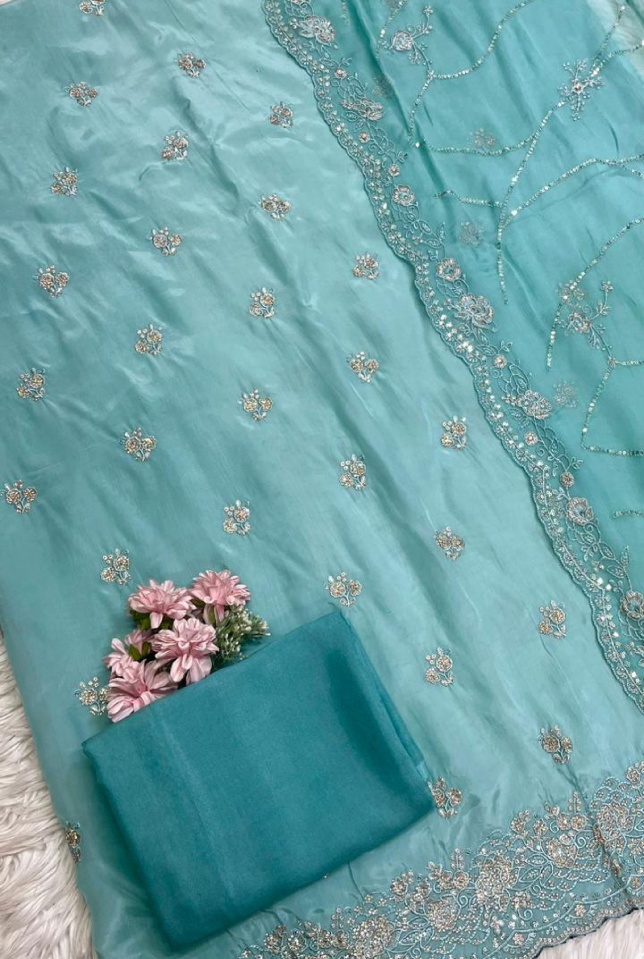 Royal Grace Embroidered Set | 1003