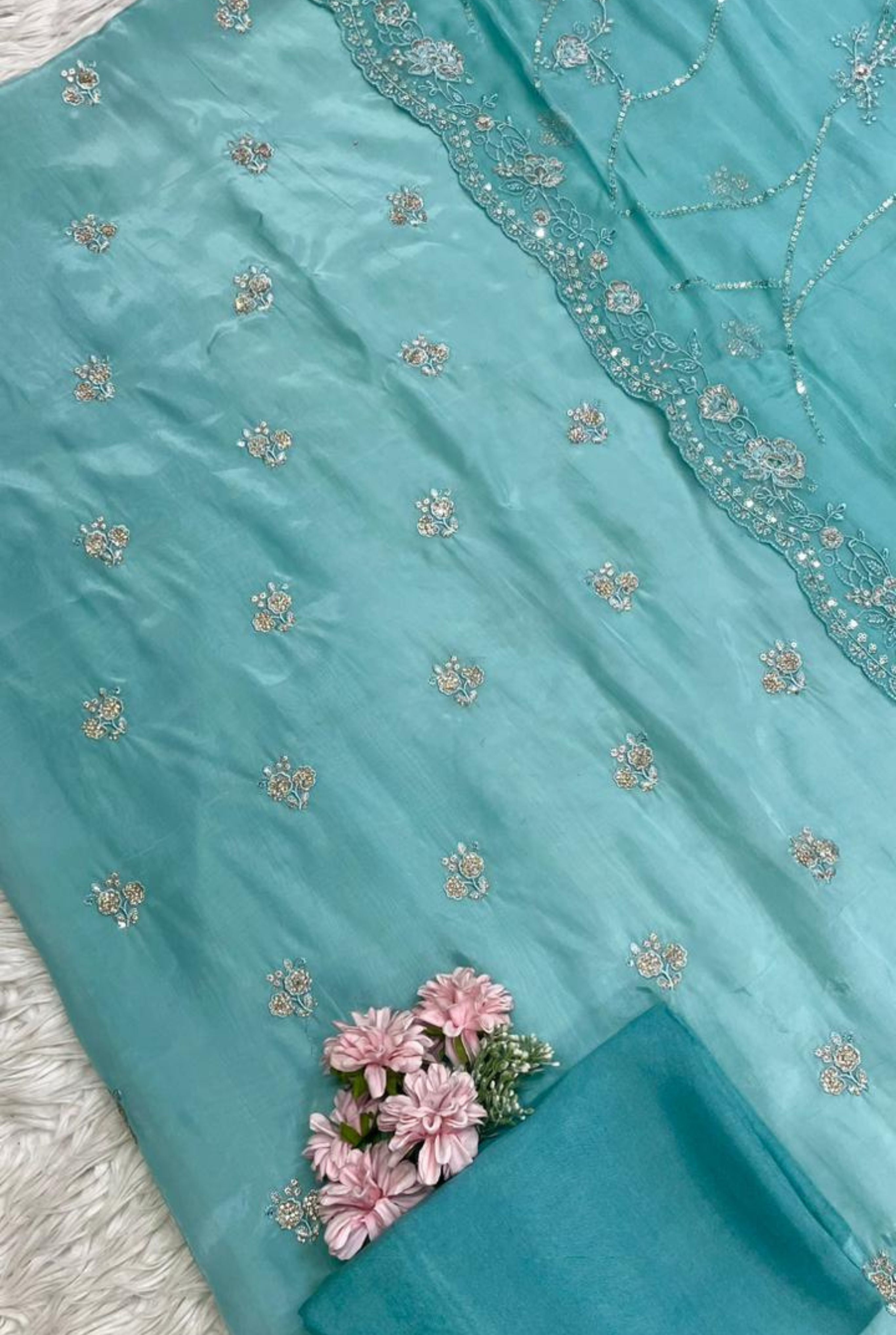 Royal Grace Embroidered Set | 1003