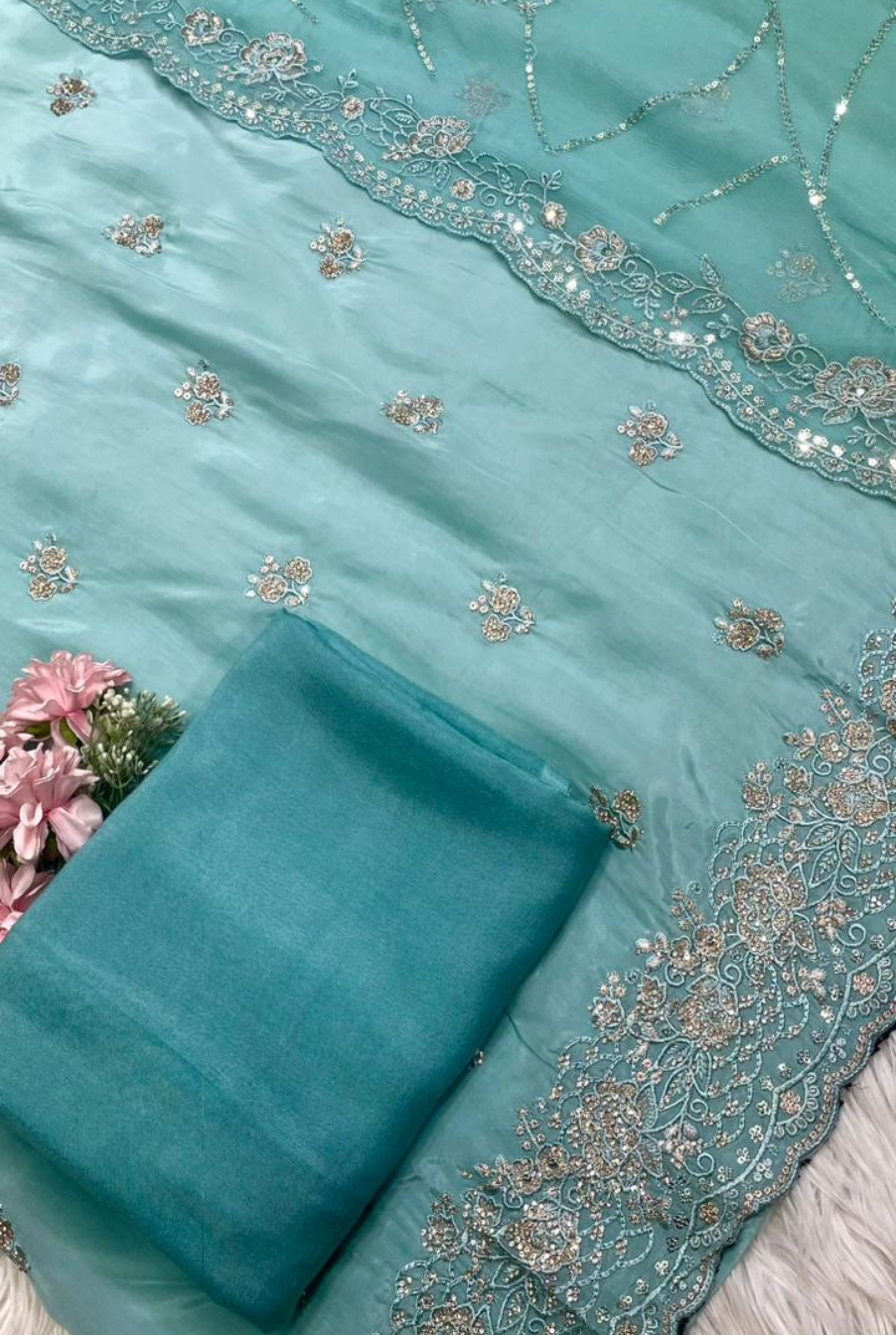 Royal Grace Embroidered Set | 1003