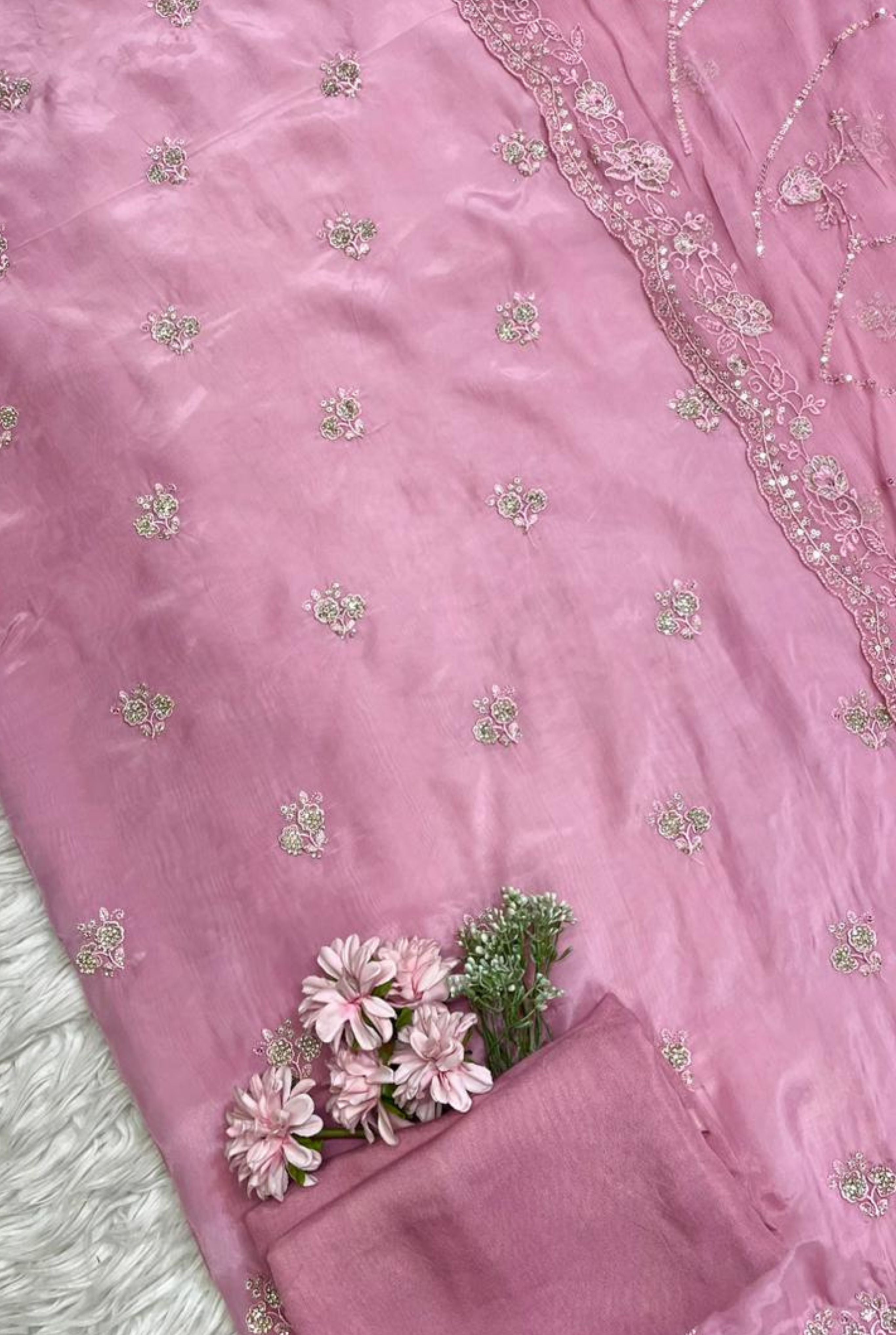 Royal Grace Embroidered Set | 1002