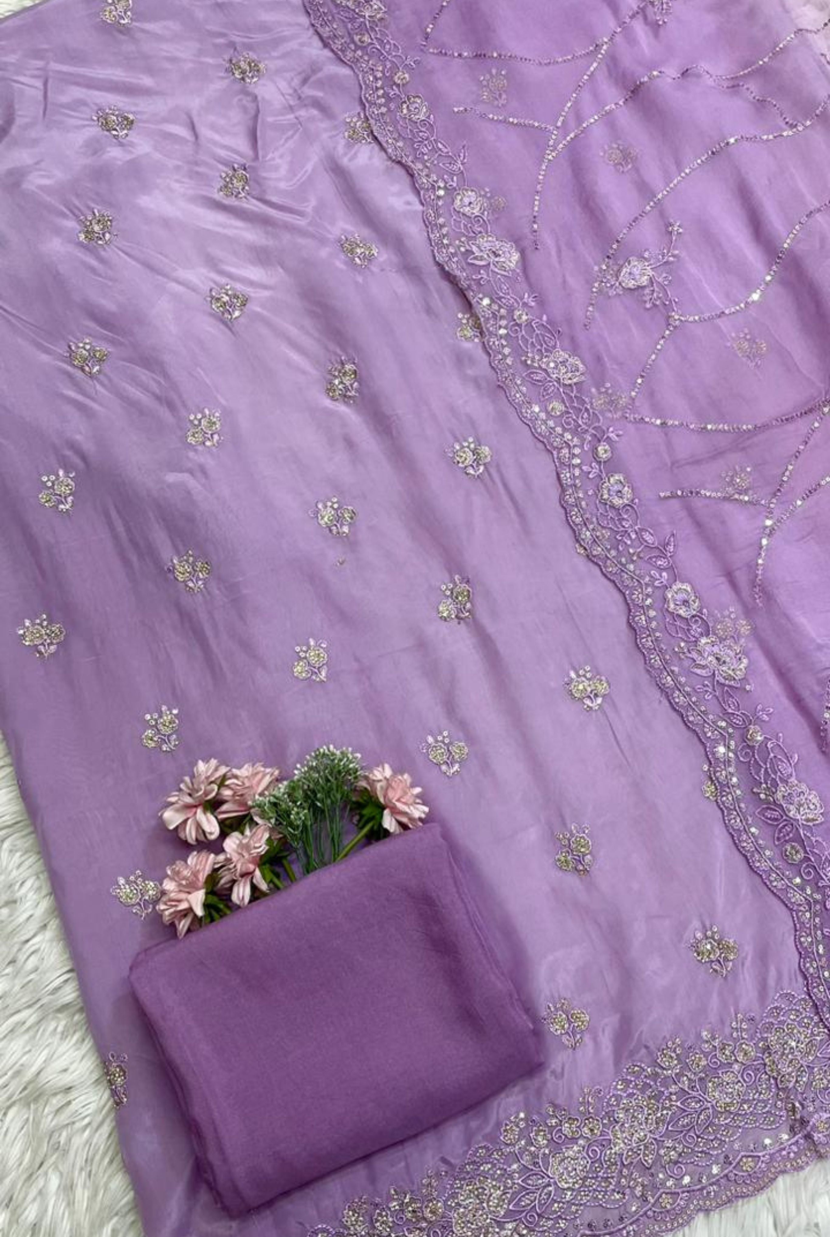 Royal Grace Embroidered Set | 1001