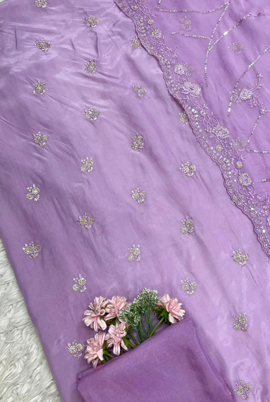 Royal Grace Embroidered Set | 1001