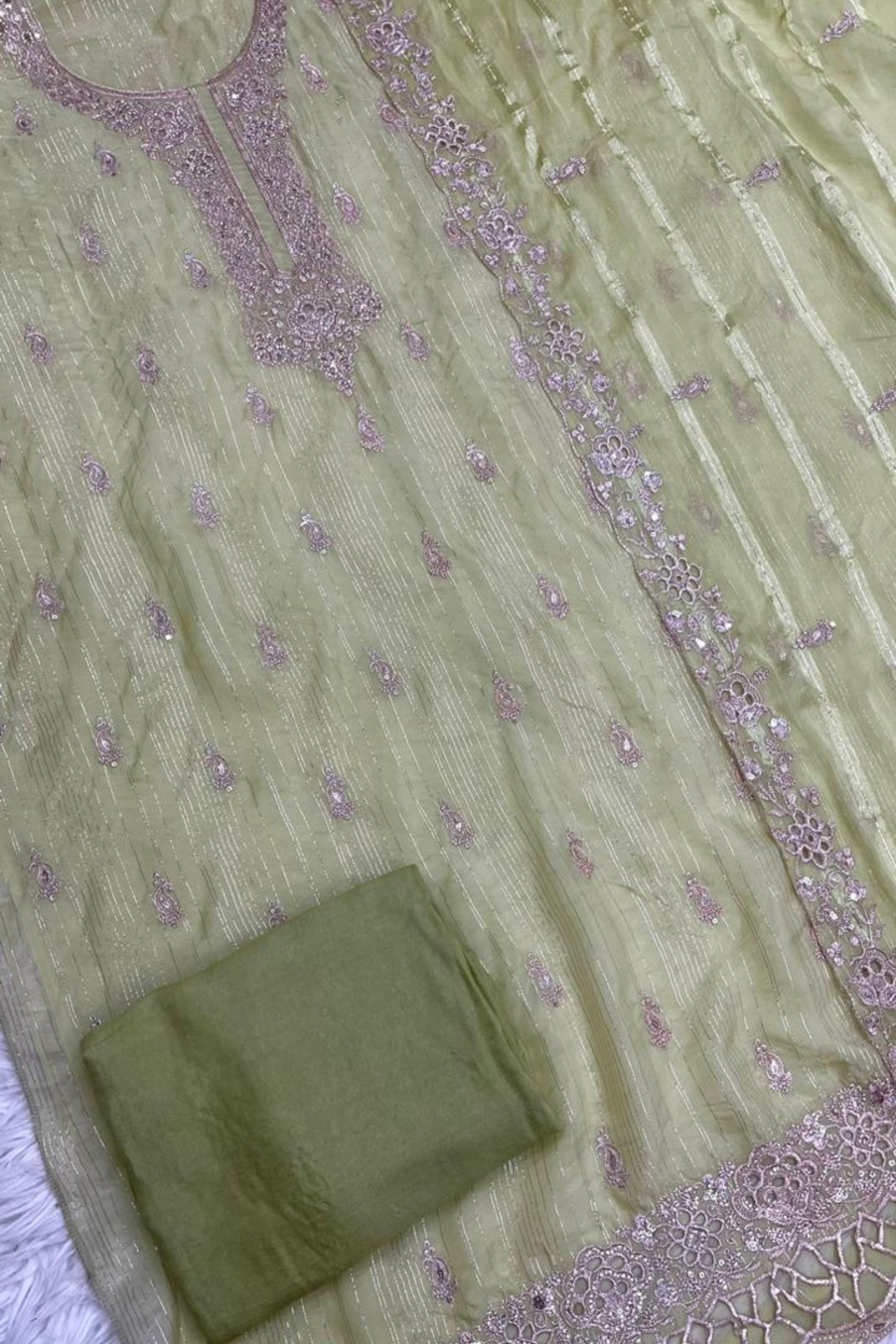 Classic Embroidered perfection | 202