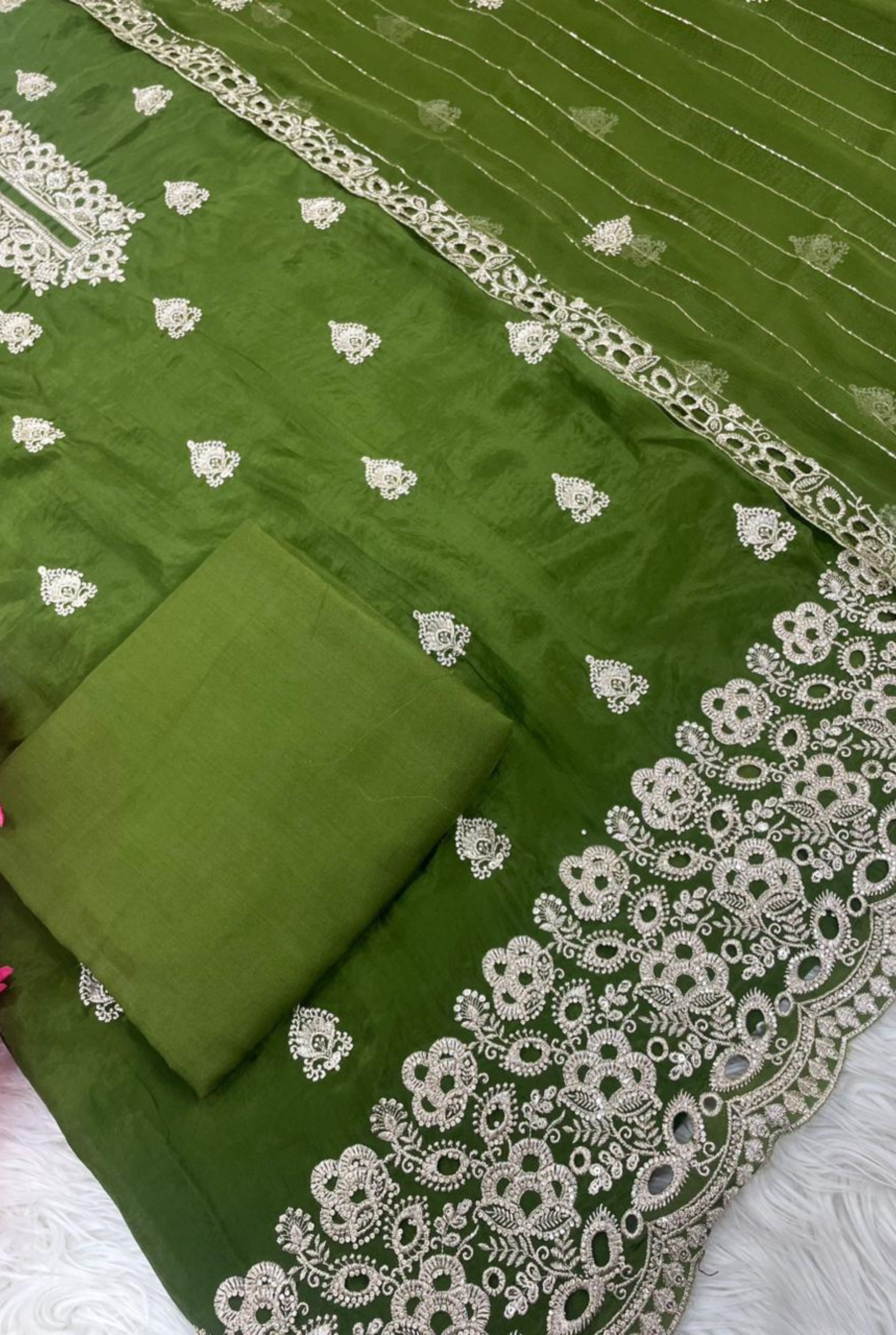 Classic Royal Ensemble