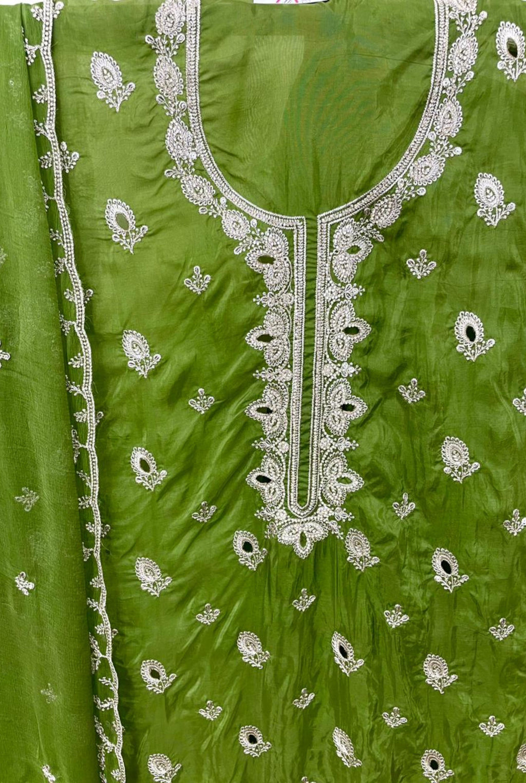 Regal Motif Silk Perfection | 2004