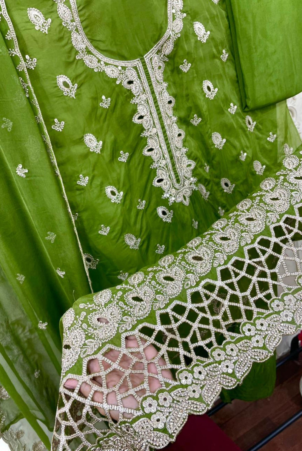 Regal Motif Silk Perfection | 2004