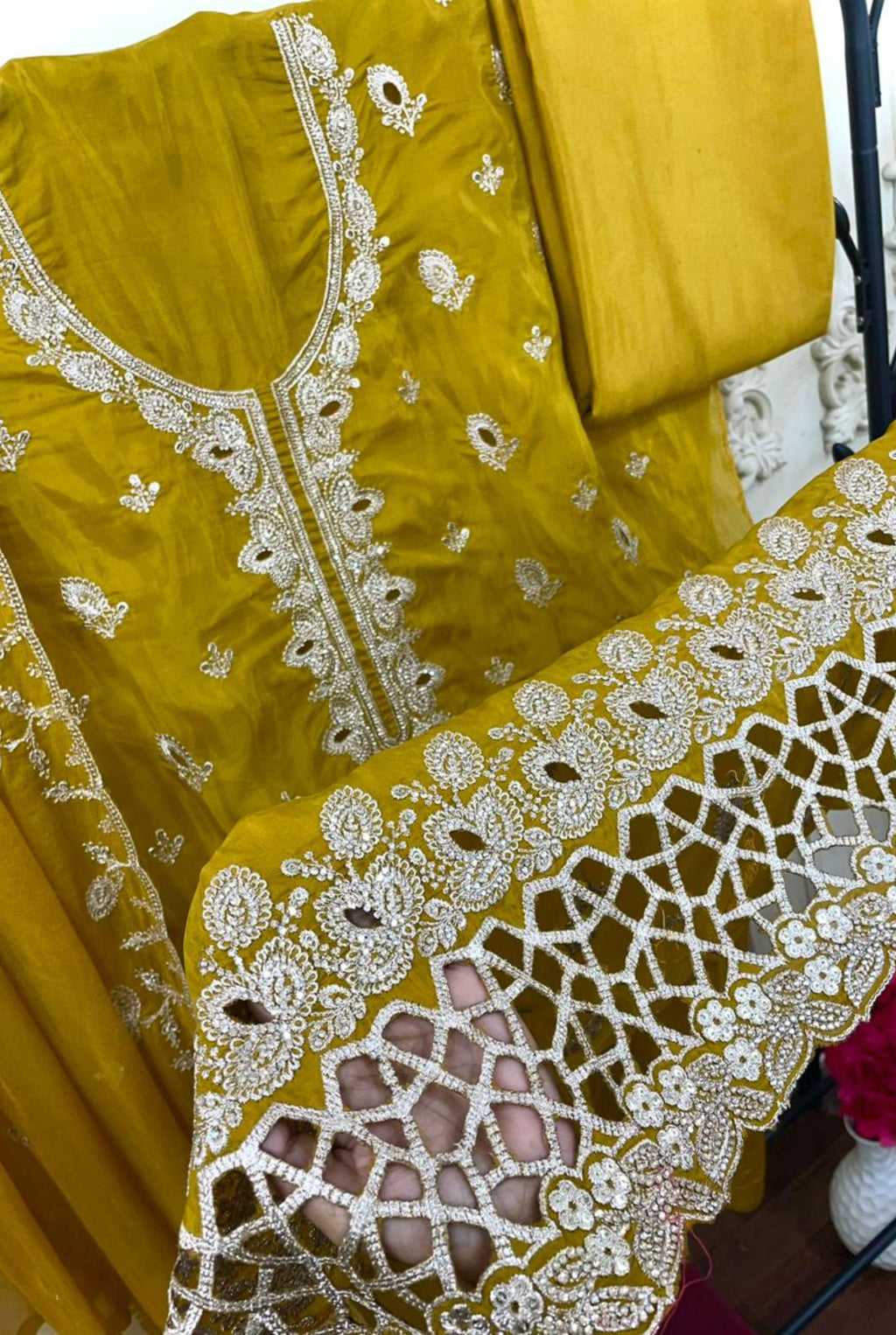 Regal Motif Silk Perfection | 2003