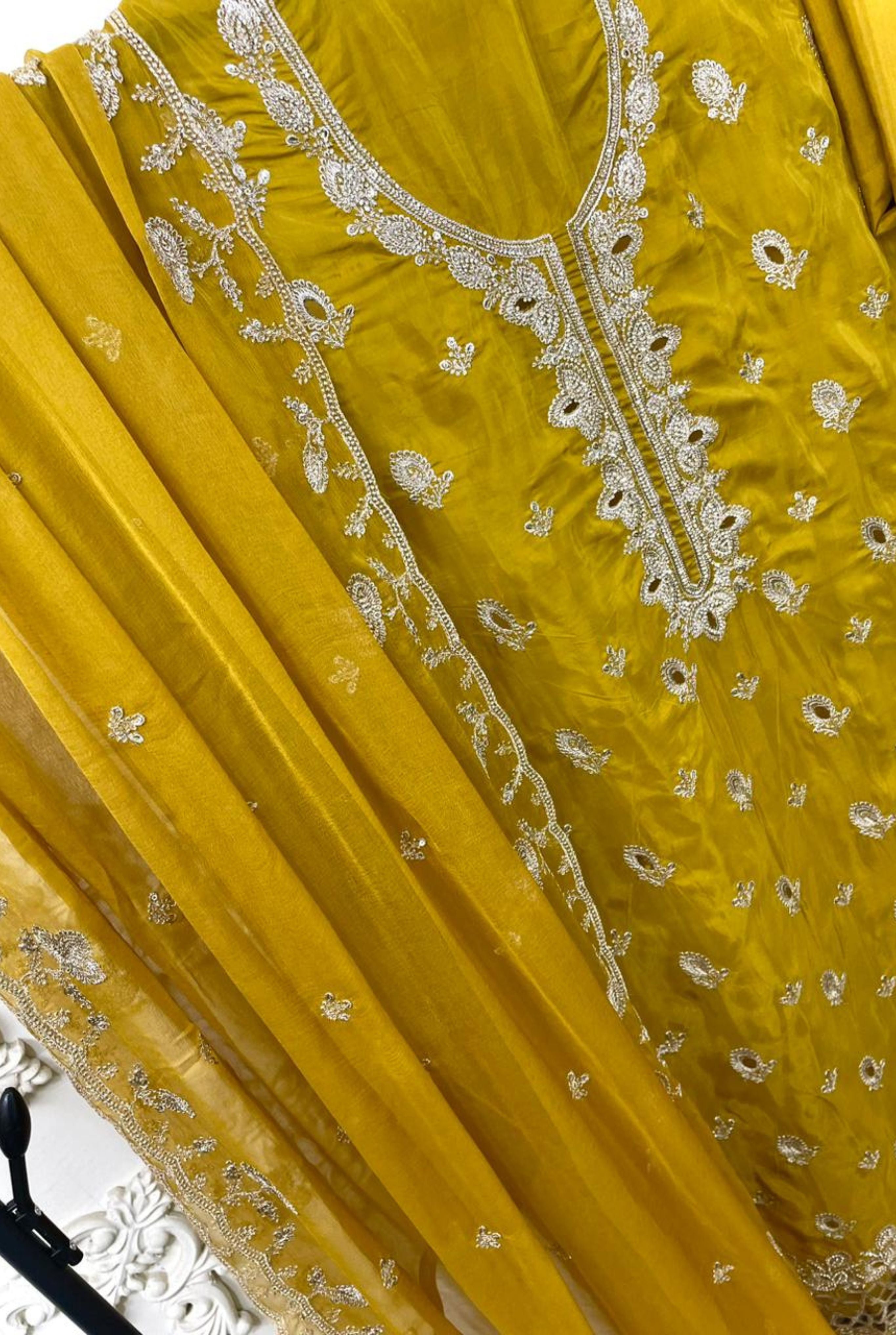 Regal Motif Silk Perfection | 2003