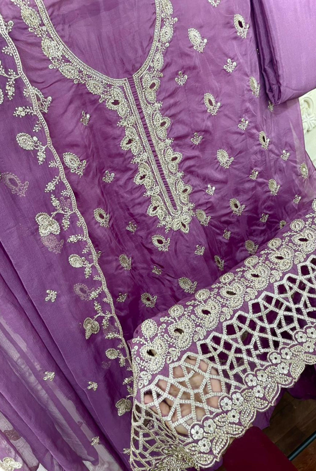 Regal Motif Silk Perfection | 2002