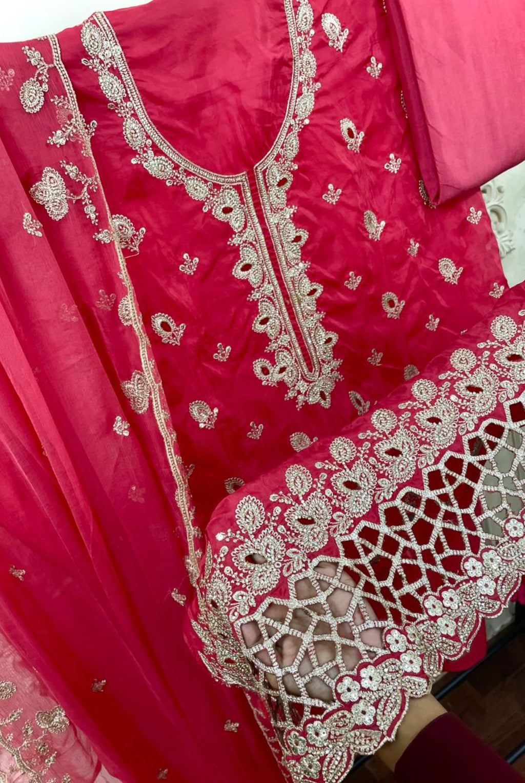 Regal Motif Silk Perfection | 2001