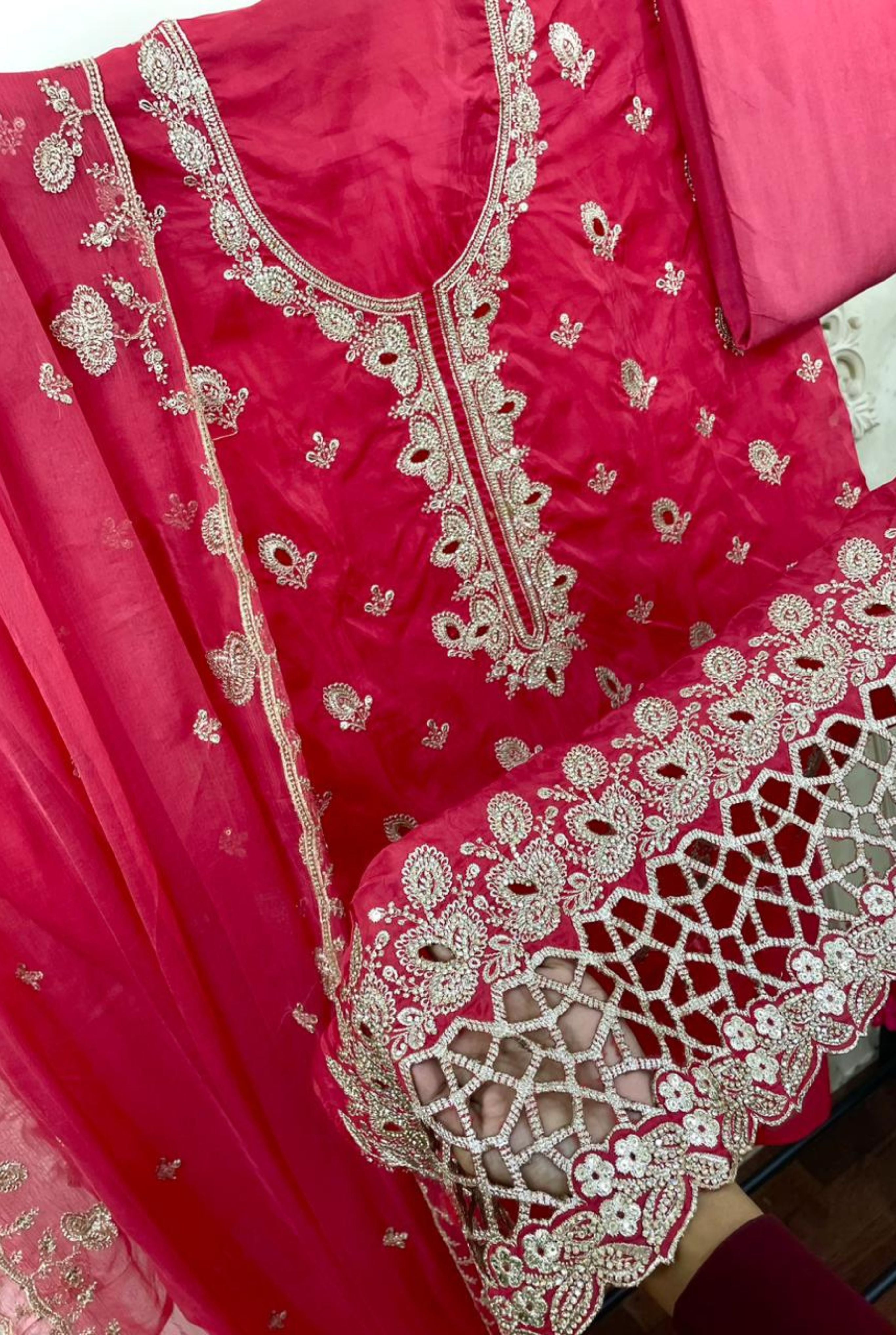 Regal Motif Silk Perfection | 2001